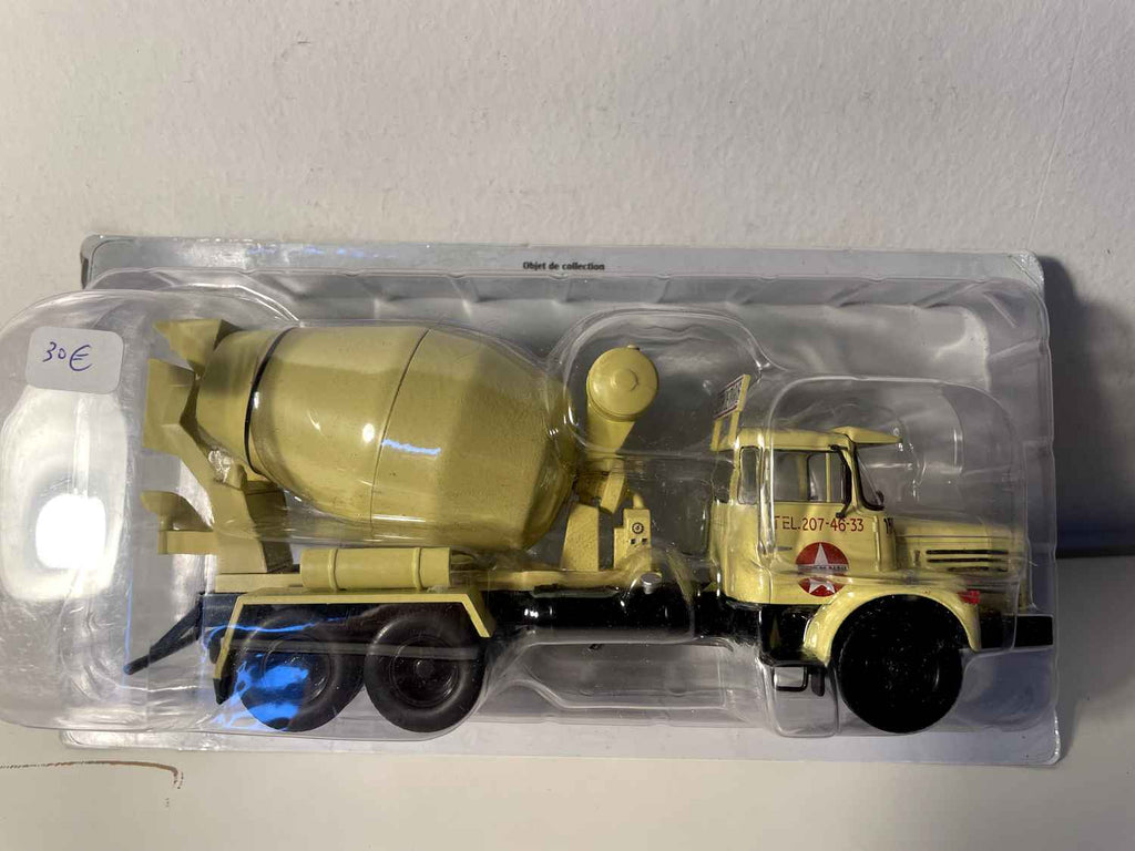 Betoniarka Berliet PMH 12 6x4 beżowa - Beton de Paris - Kolekcja Hachette