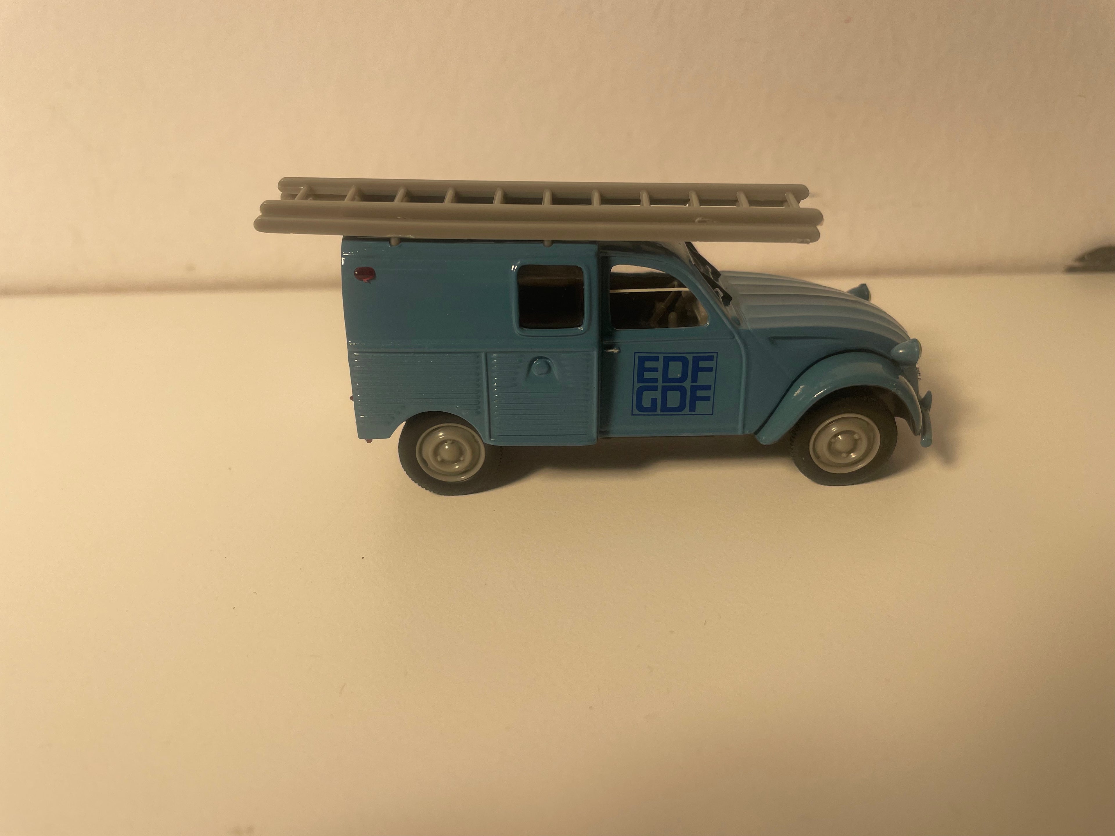 Citroën 2 CV AZU Blaue Fourgonnette EDF - GDF - Norev (unter Blister)