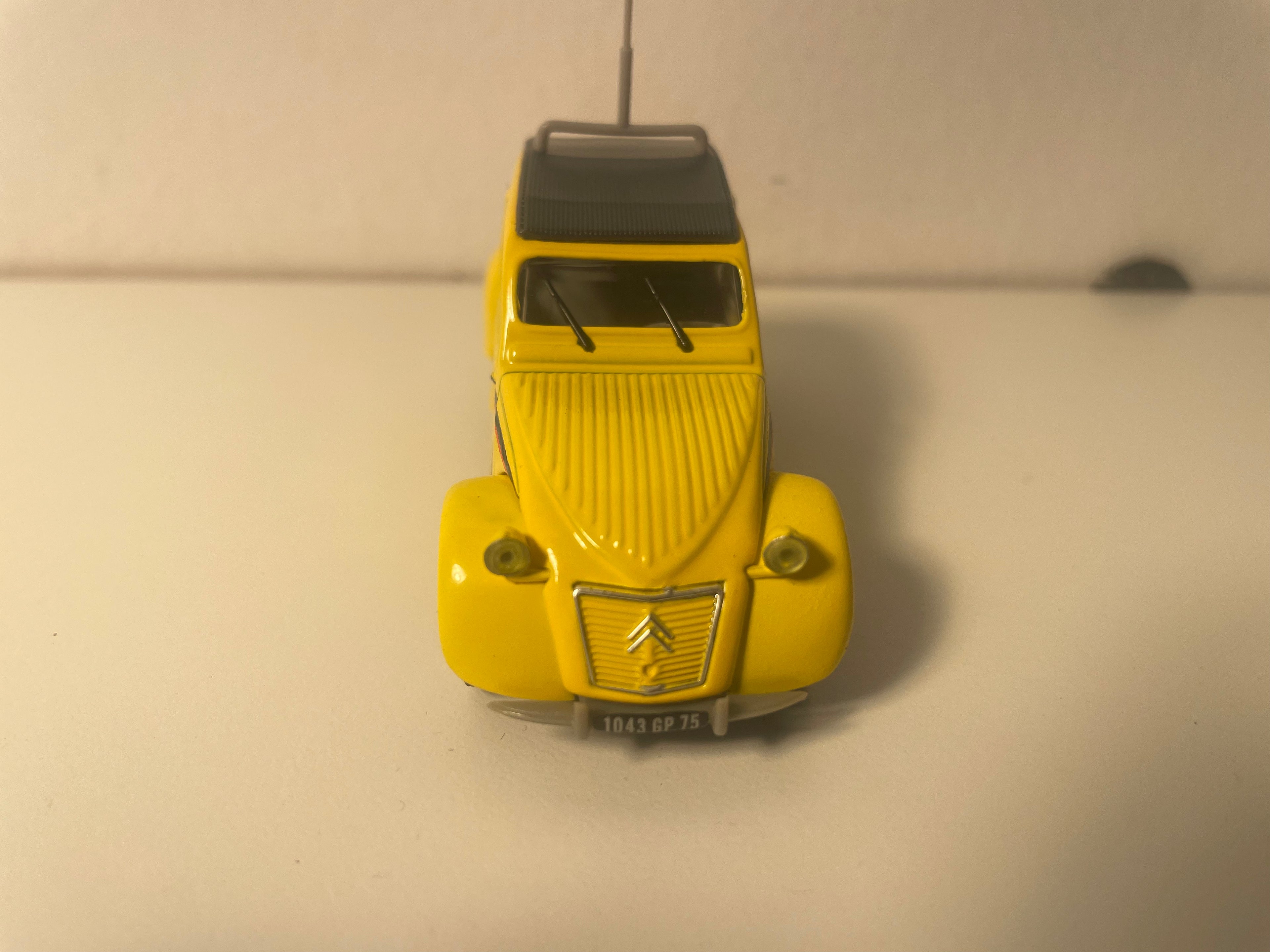 Citroën 2 CV AZLP gelb mit blauen und roten Streifen KOMMERZIELLE ASSISTENZ KOORDINATOR - Norev (in Blister)