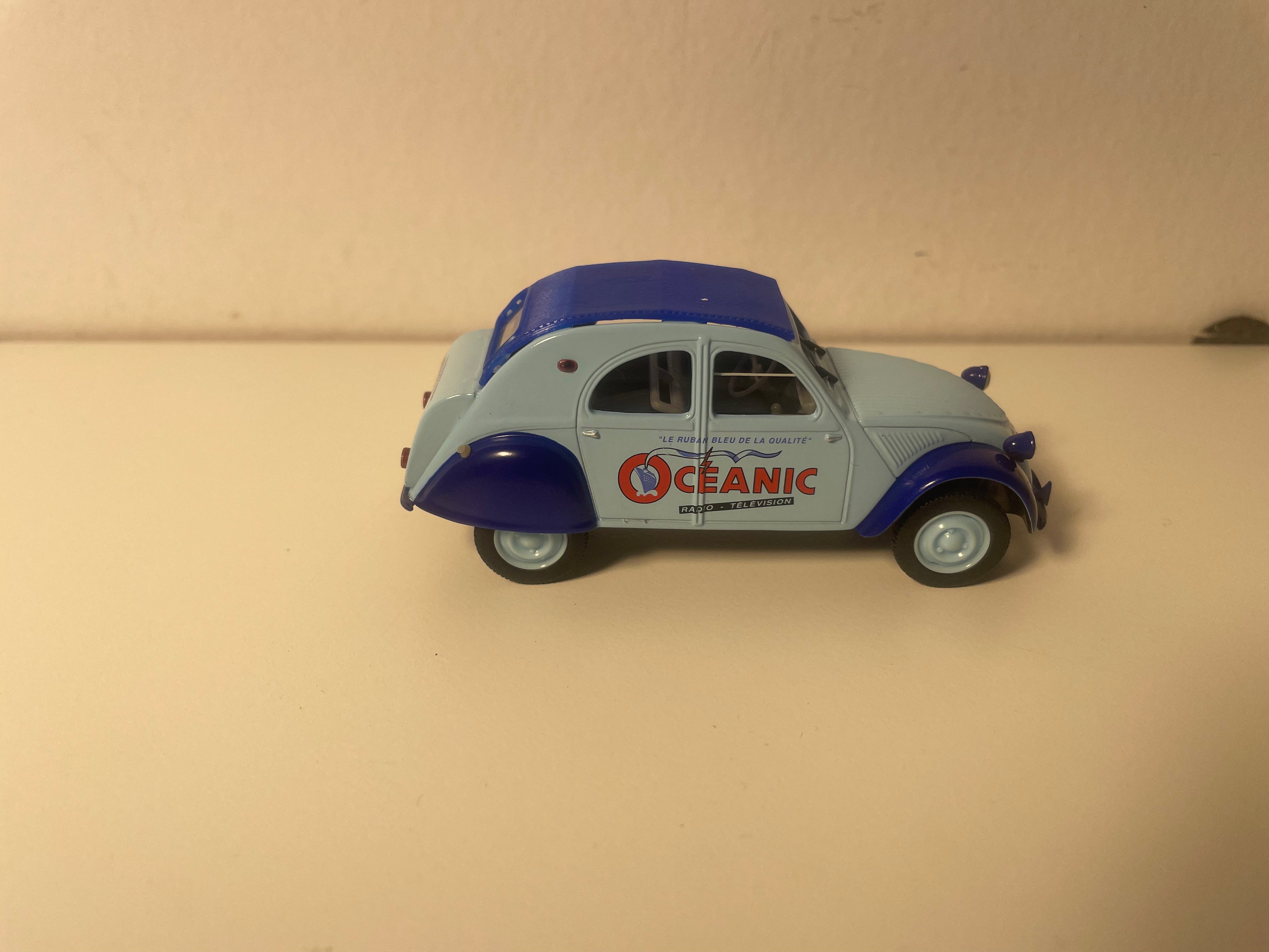 Citroën 2 CV AZ bleue et bleue avec publicité OCEANIC radio - télévision - Norev (sous blister)