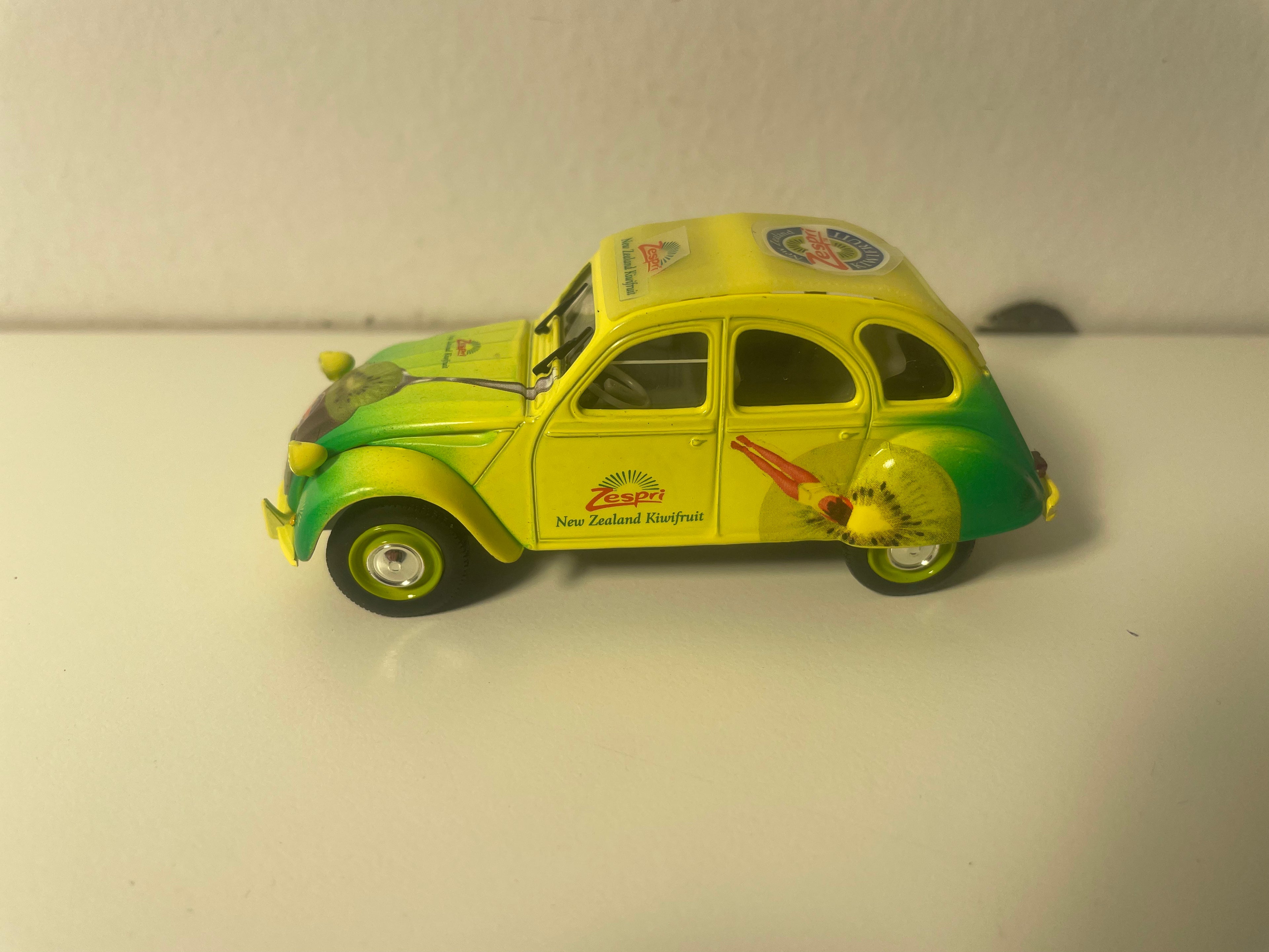 Citroën 2 CV 6 Yellow and Green ZESPRI (Kiwi from New Zealand) - Norev (in blister)