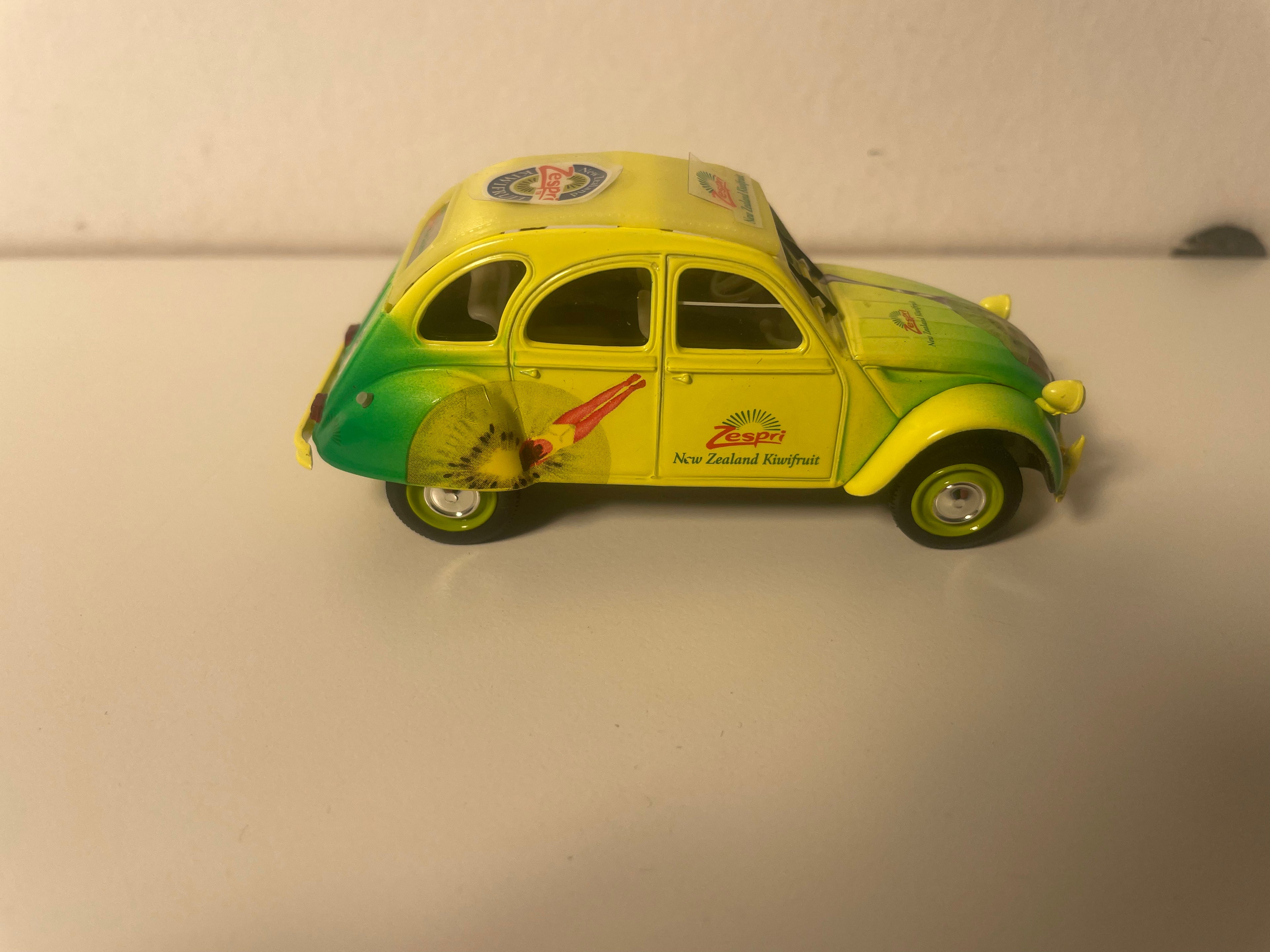 Citroën 2 CV 6 Yellow and Green ZESPRI (Kiwi from New Zealand) - Norev (in blister)