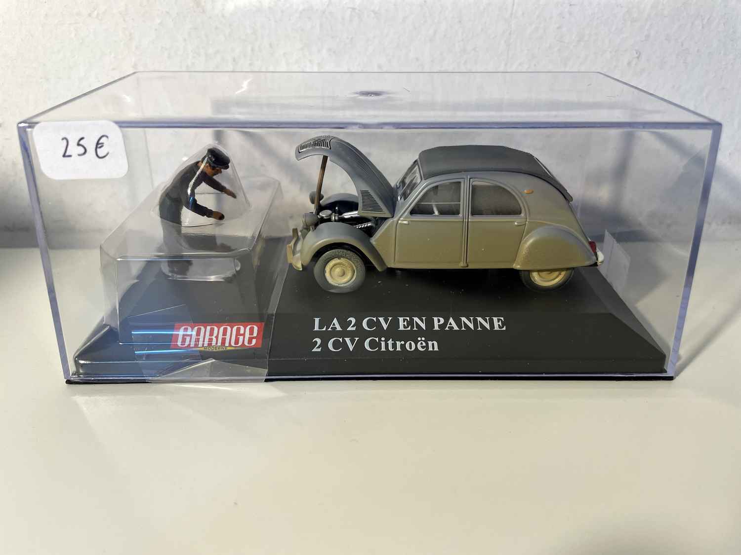 Gro/rostigen Citroën 2 CV - den defekten 2CV (mat 1 Zeechen)