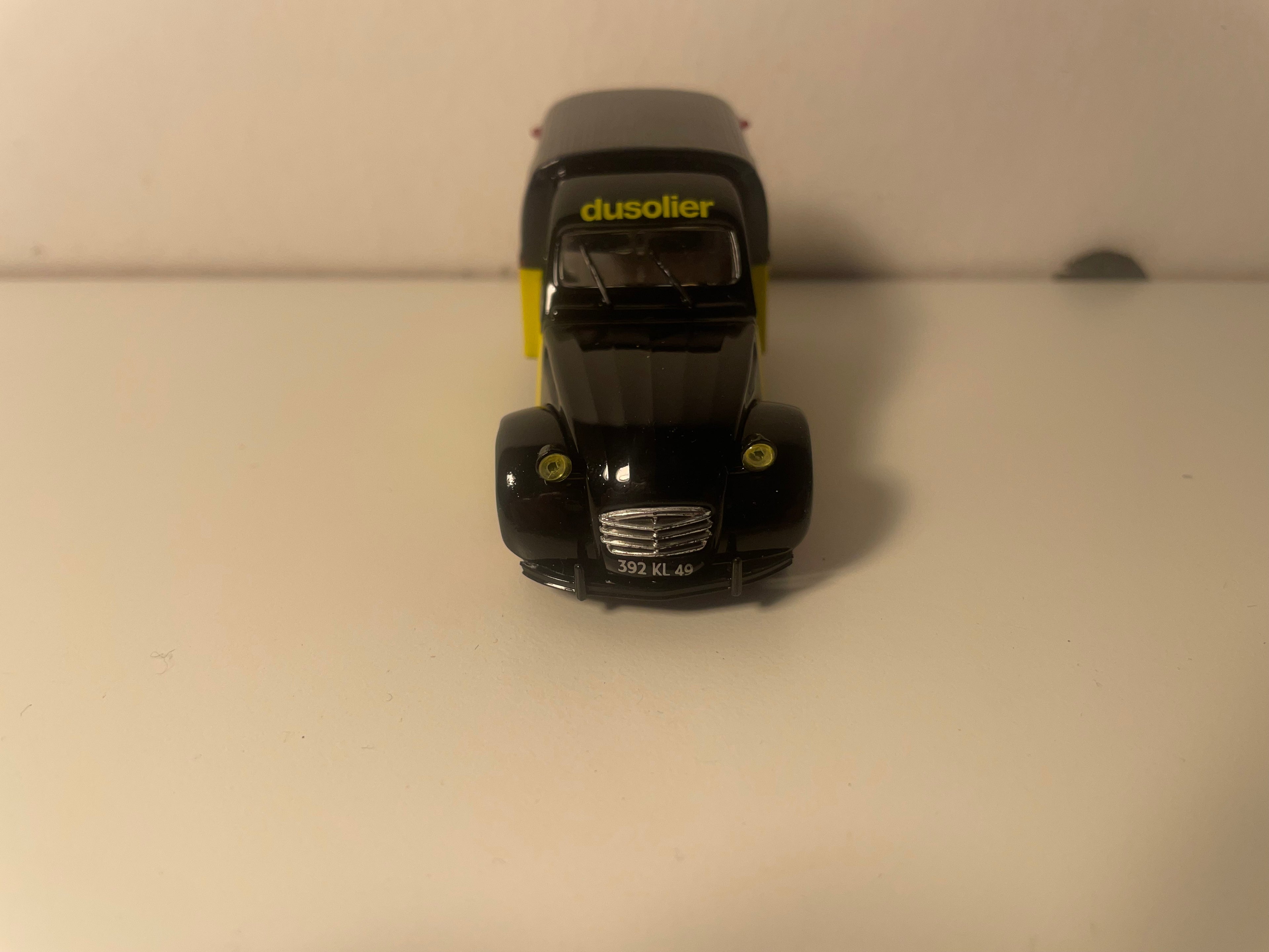 Citroën 2 CV AZU fourgonnette jaune et noire DUSOLIER - Norev (sous blister)