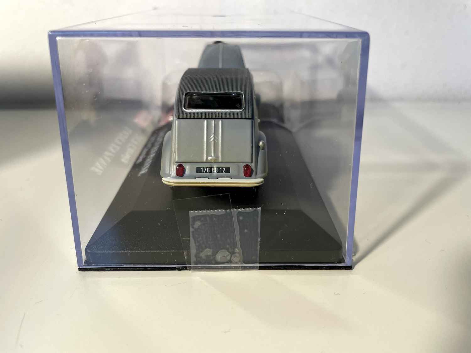 Gro/rostigen Citroën 2 CV - den defekten 2CV (mat 1 Zeechen)