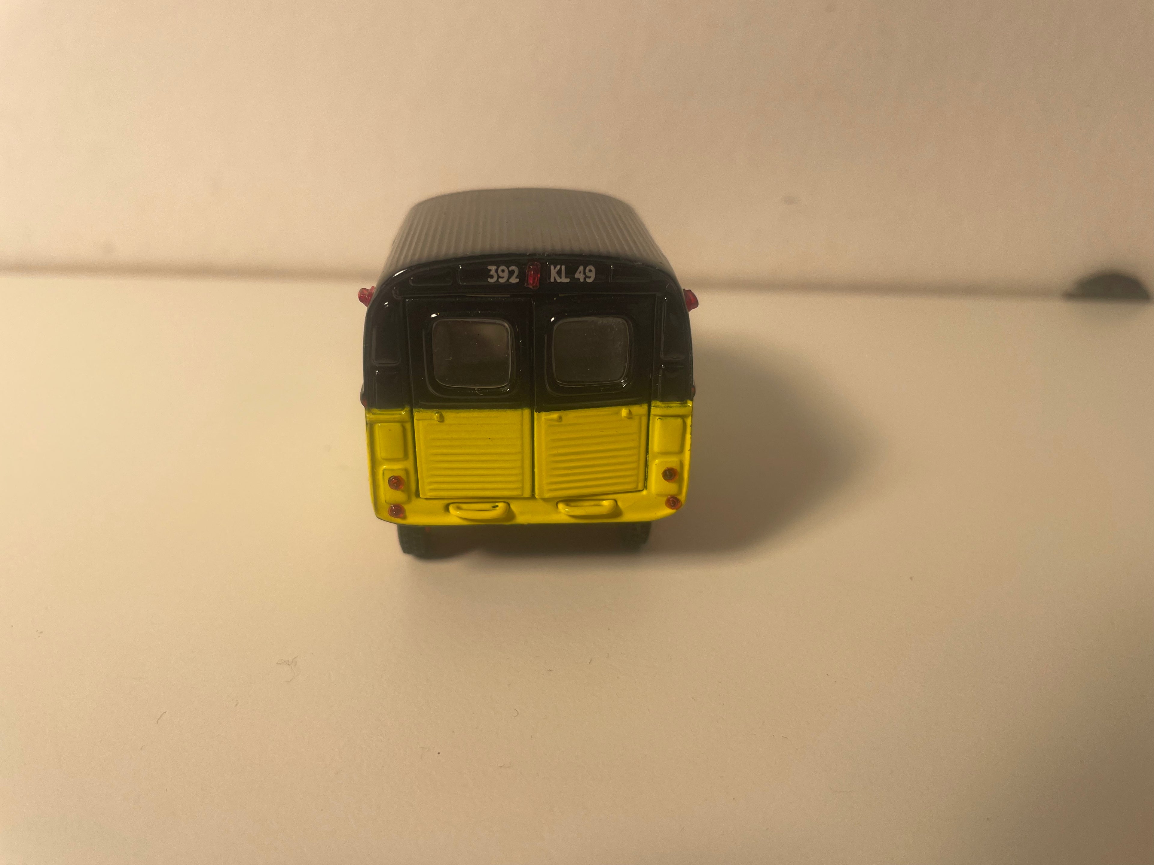 Citroën 2 CV AZU fourgonnette jaune et noire DUSOLIER - Norev (sous blister)