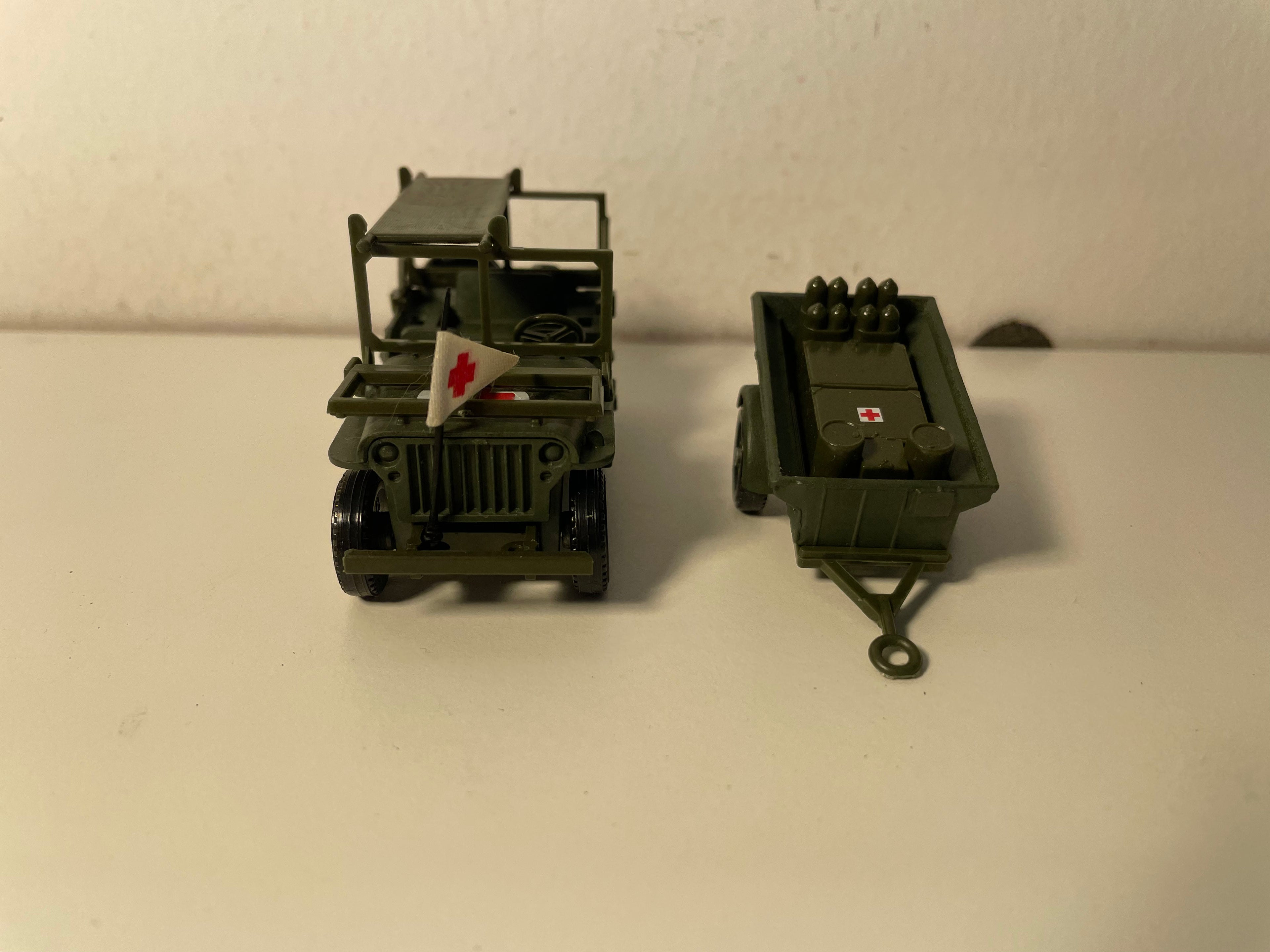 Jeep Willys militaire avec remorque (secours infirmerie) - Solido (fabrication ??) - boite N°EN9286