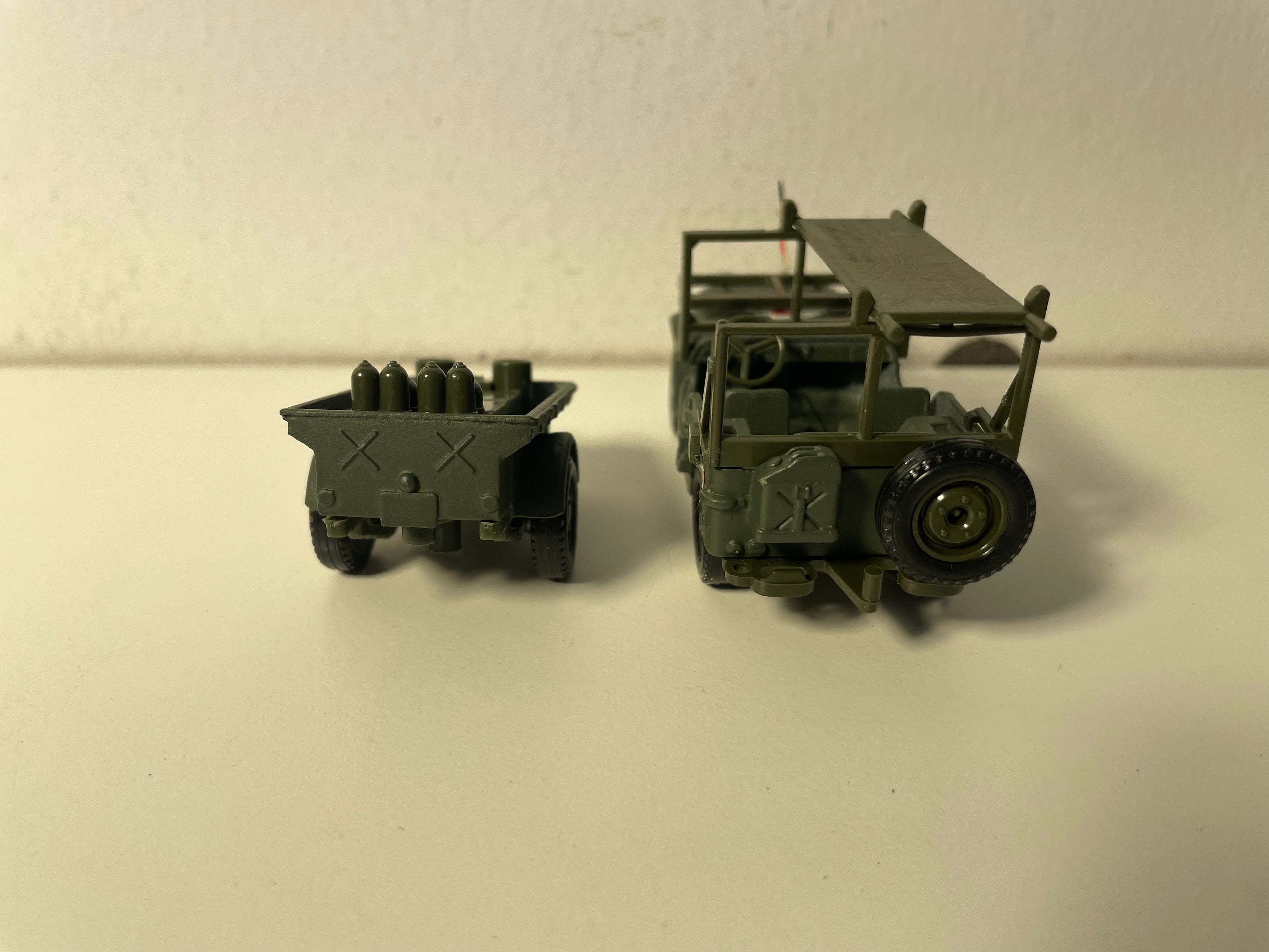 Jeep Willys militaire avec remorque (secours infirmerie) - Solido (fabrication ??) - boite N°EN9286