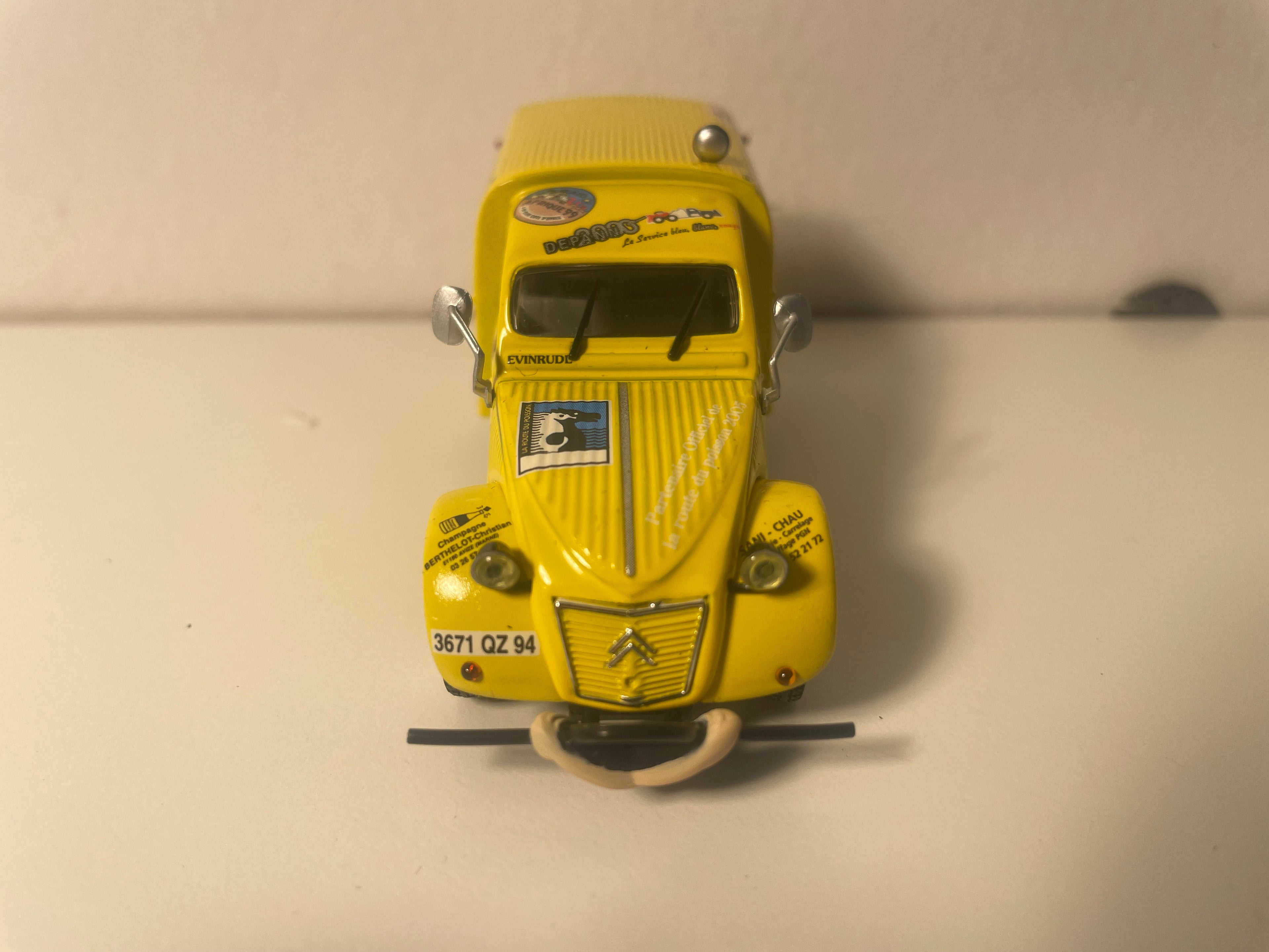 Citroën 2 CV AZU fourgonnette jaune avec publicités - Norev (sous blister)