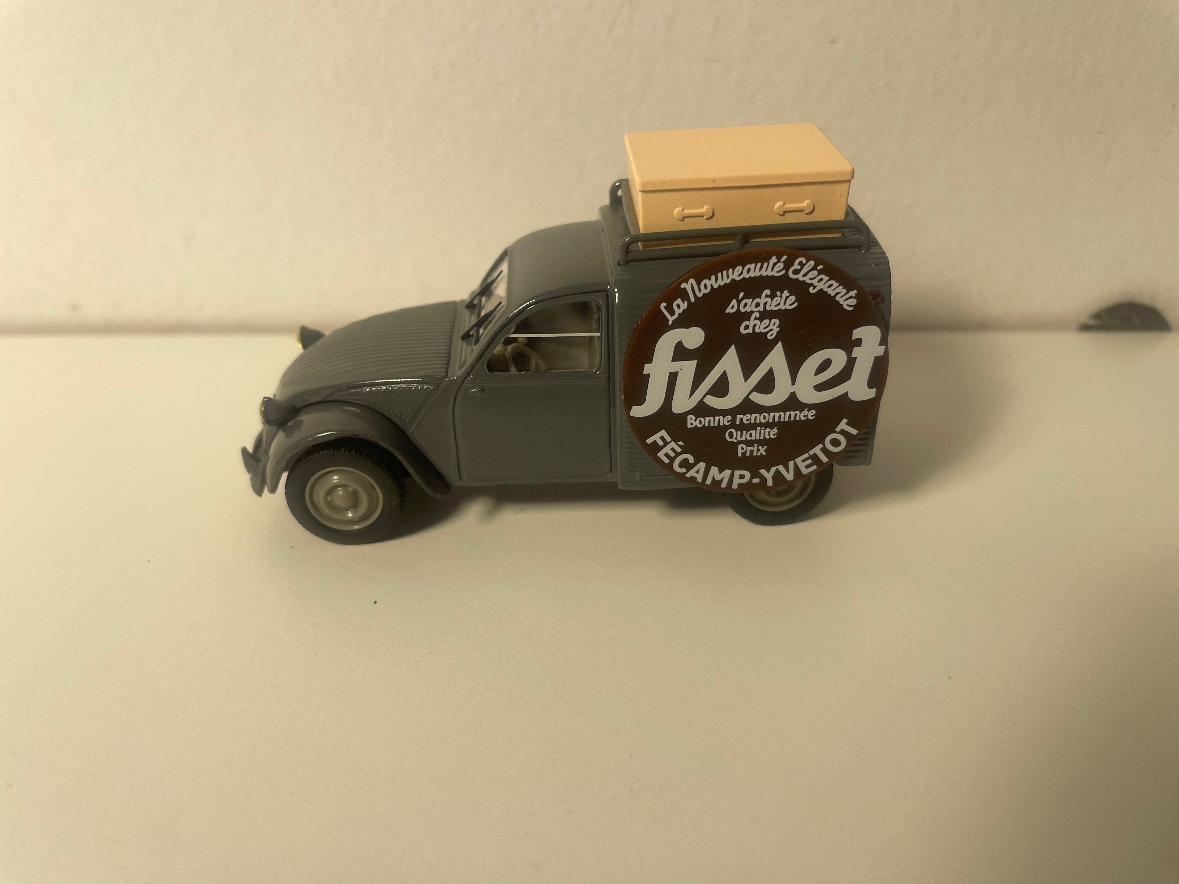 Citroën 2 CV AZU grauer Transporter mit FISSET-Werbung in Fécamp-Yvetot - Norev (im Blister)