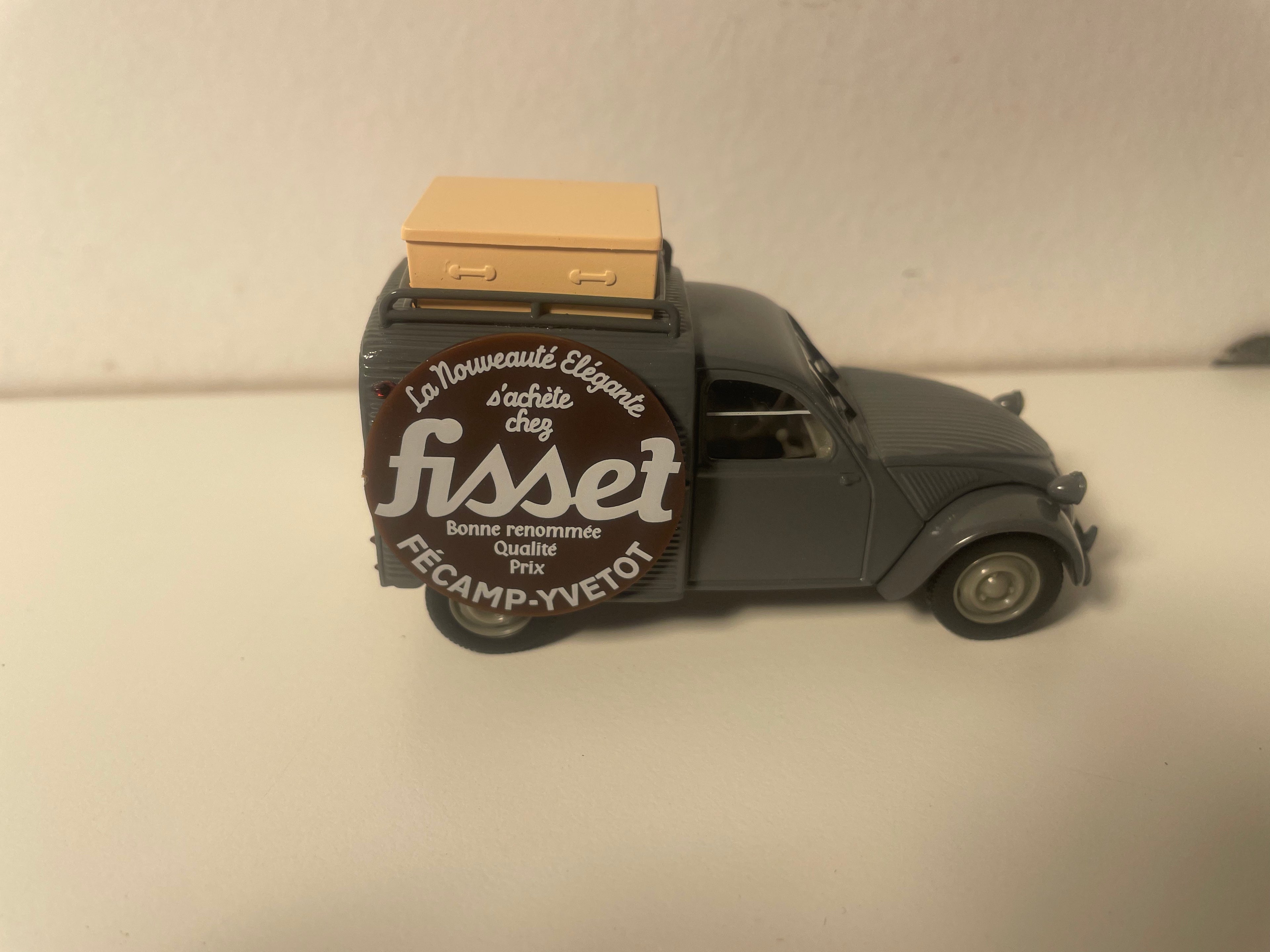 Citroën 2 CV AZU grauer Transporter mit FISSET-Werbung in Fécamp-Yvetot - Norev (im Blister)