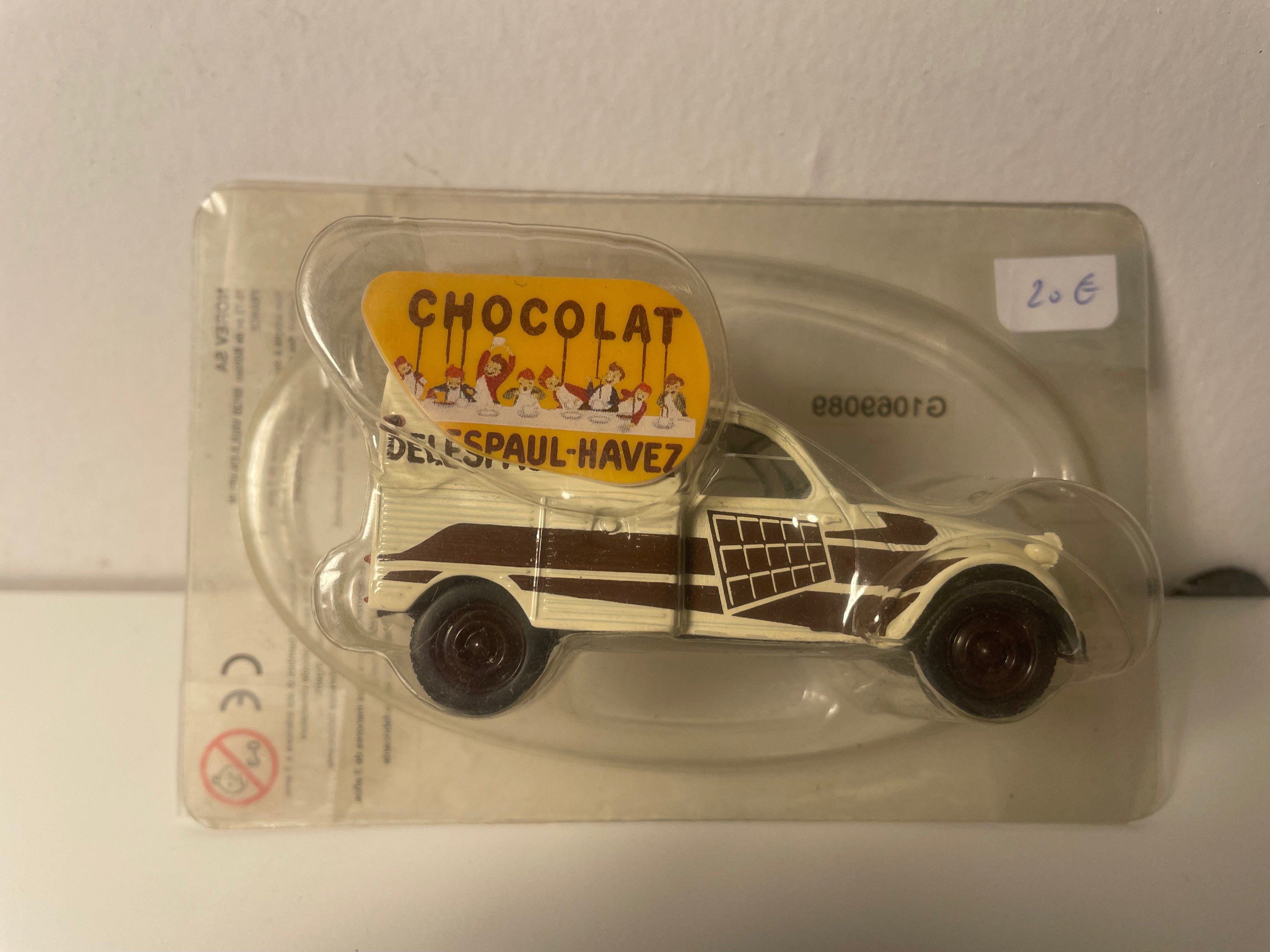 Citroën 2 CV AZU beige und braune Lieferwagen mit Werbung für DELESPAUL-HAVEZ Schokolade - Norev (im Blister)