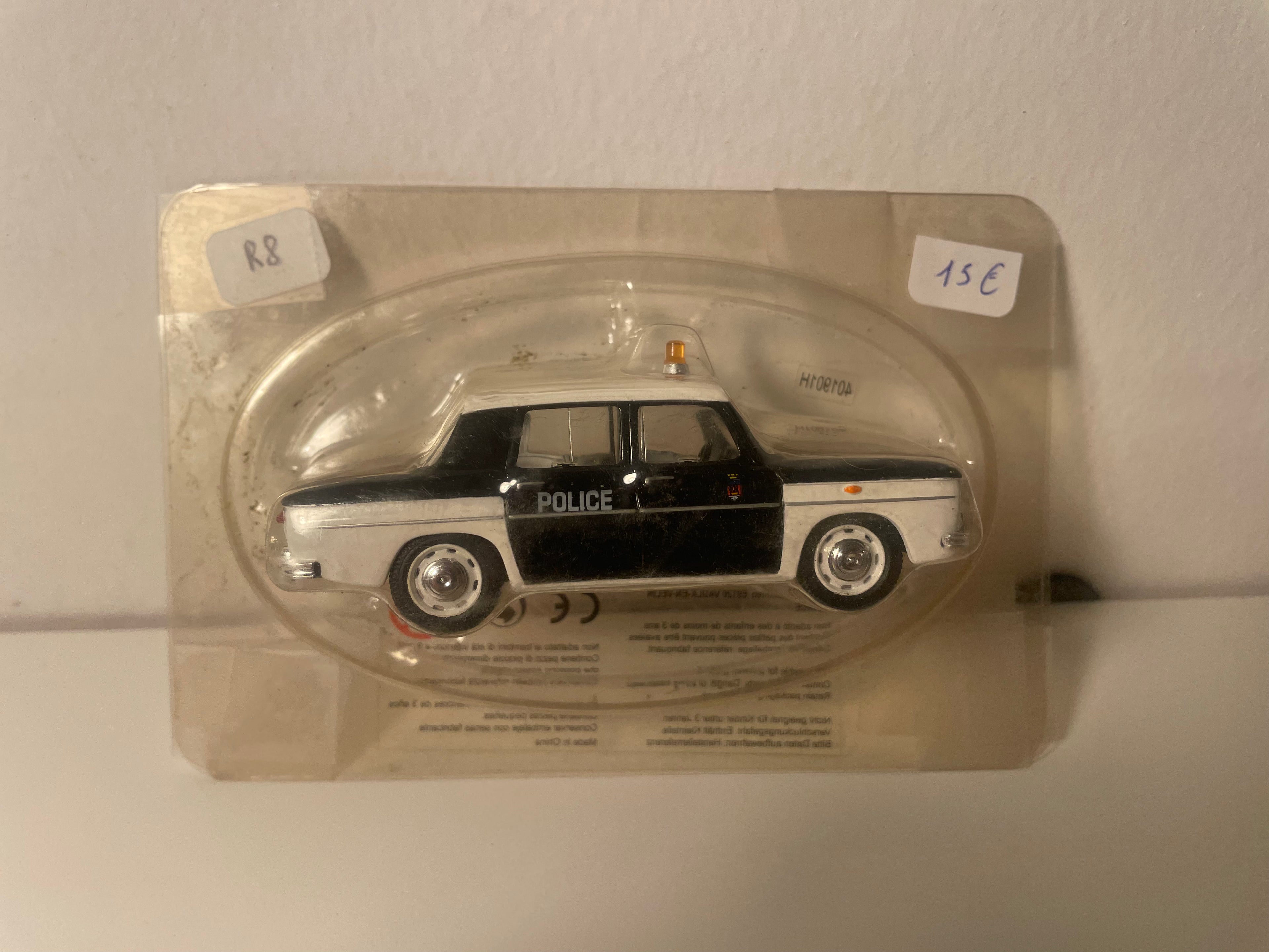 Schwaarz-wäiss Renault 8 POLICE