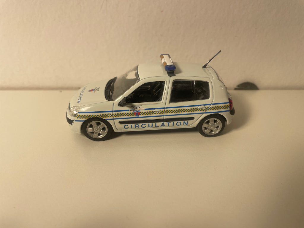 Renault CLIO wit POLITIE