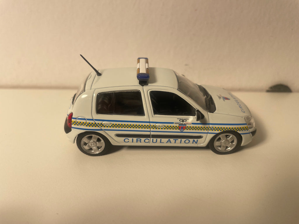Renault CLIO wit POLITIE