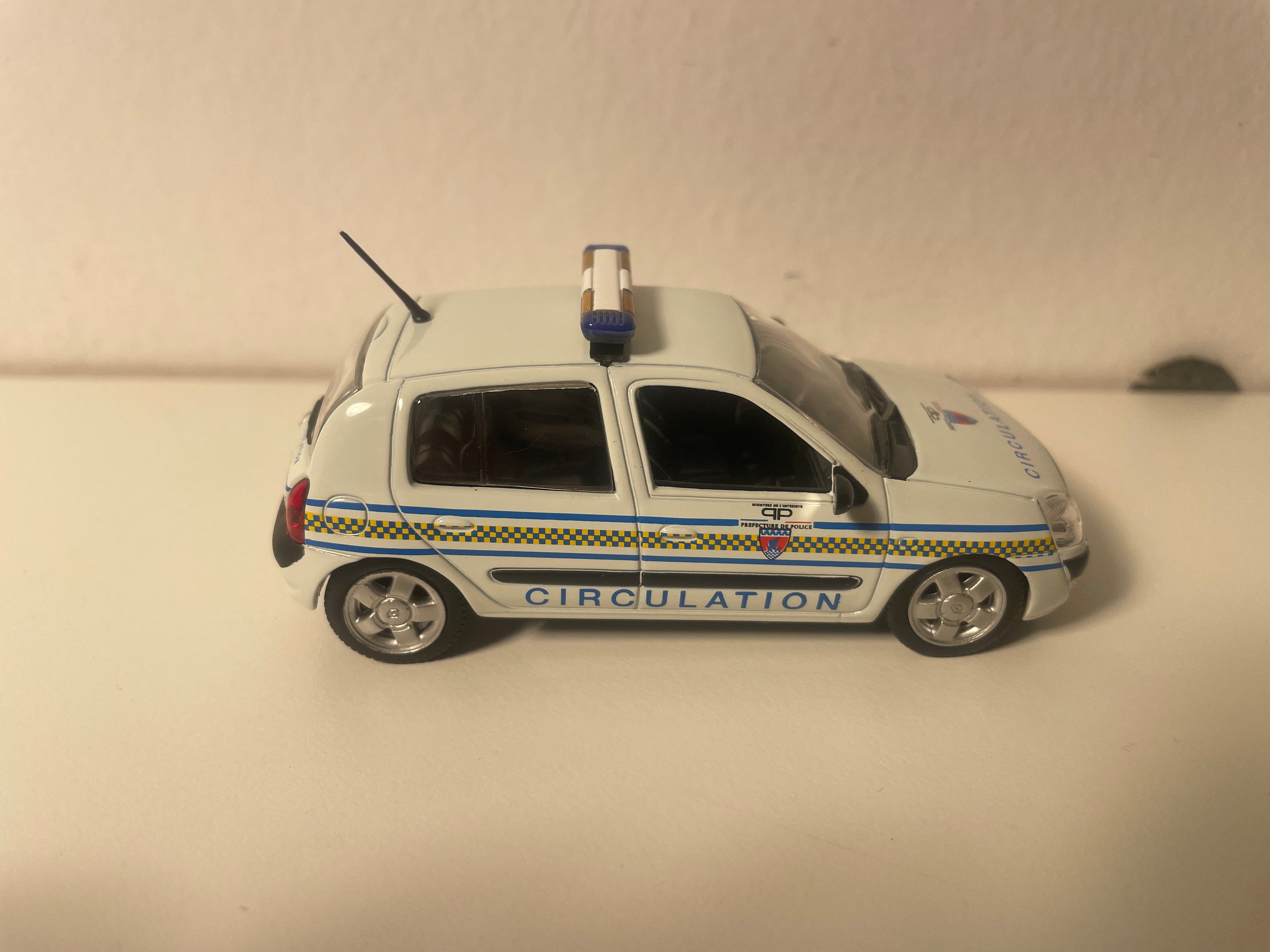 Renault CLIO wit POLITIE