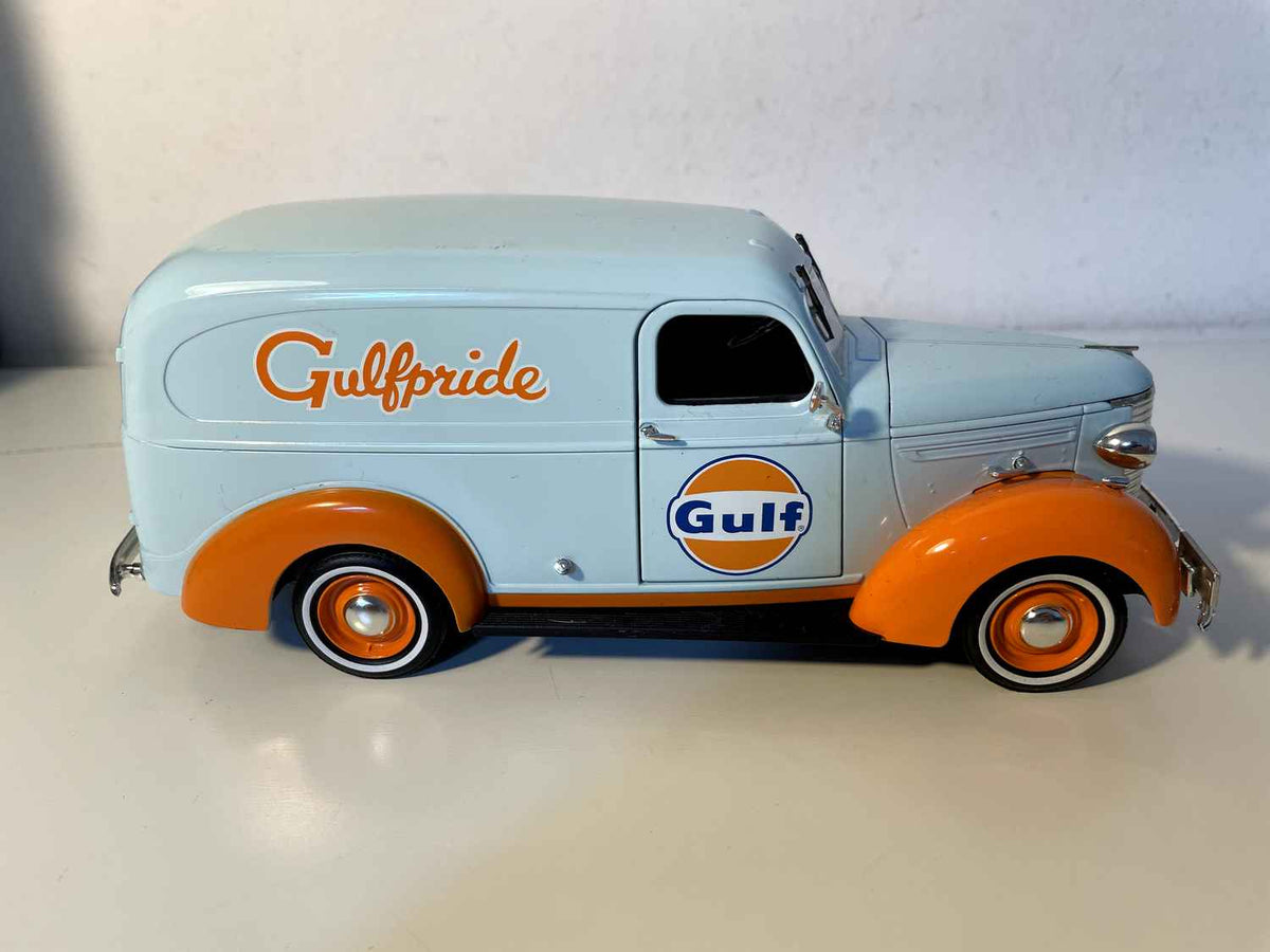 Chevrolet Panel Truck GULF blu e arancione del 1939 (scala 1/24)