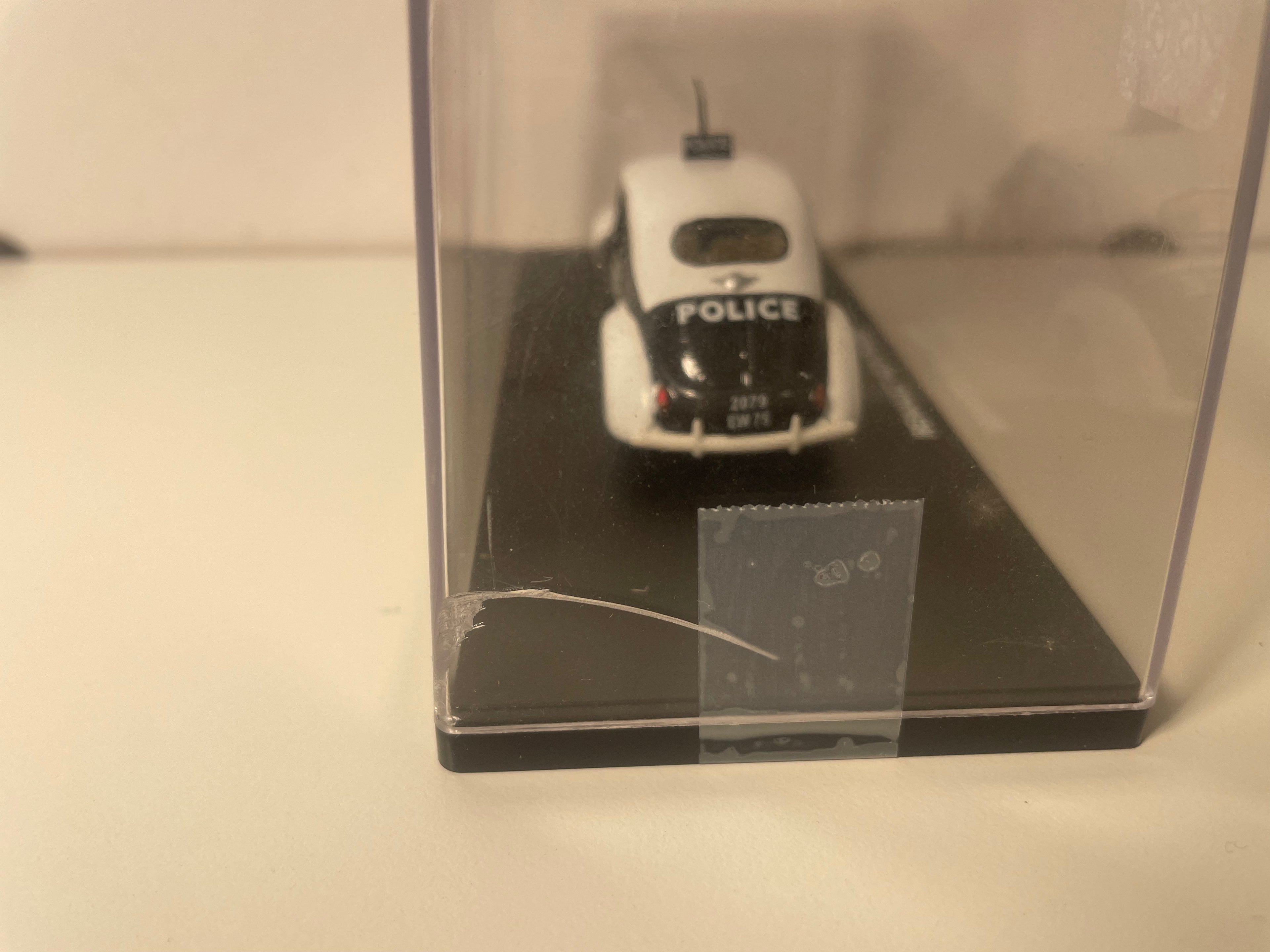 Renault 4 CV nera e bianca POLIZIA (scatola in plexiglas)