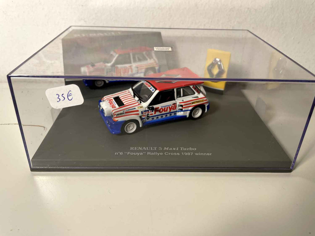 Renault 5 Maxi Turbo blo, wäiss a rout + Sträifen mat der Nummer 6 "Fouya" Rallye-Cross-Gewënnerin vun 1987 (rechteckeg Boxset)