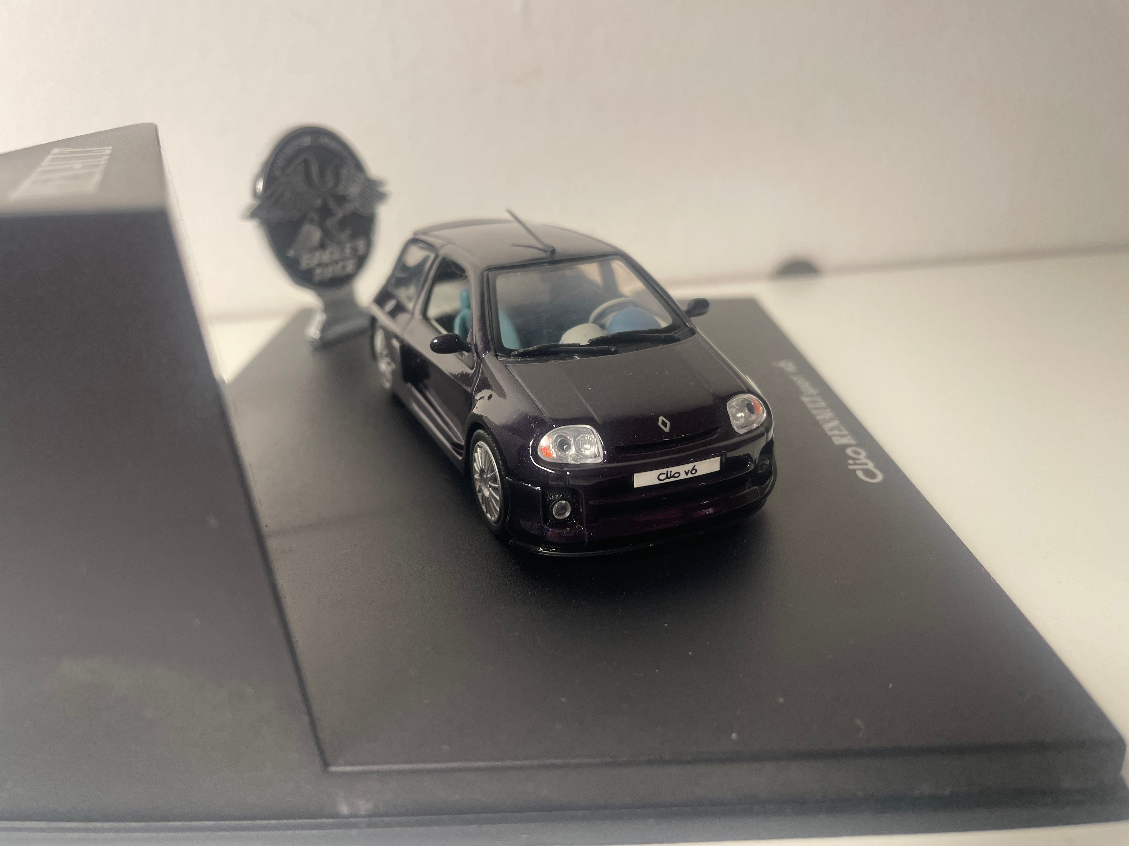 Renault Clio Sport V6 roxo muito escuro
