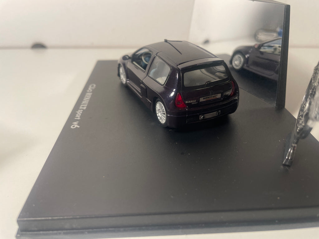 Renault Clio Sport V6 roxo muito escuro