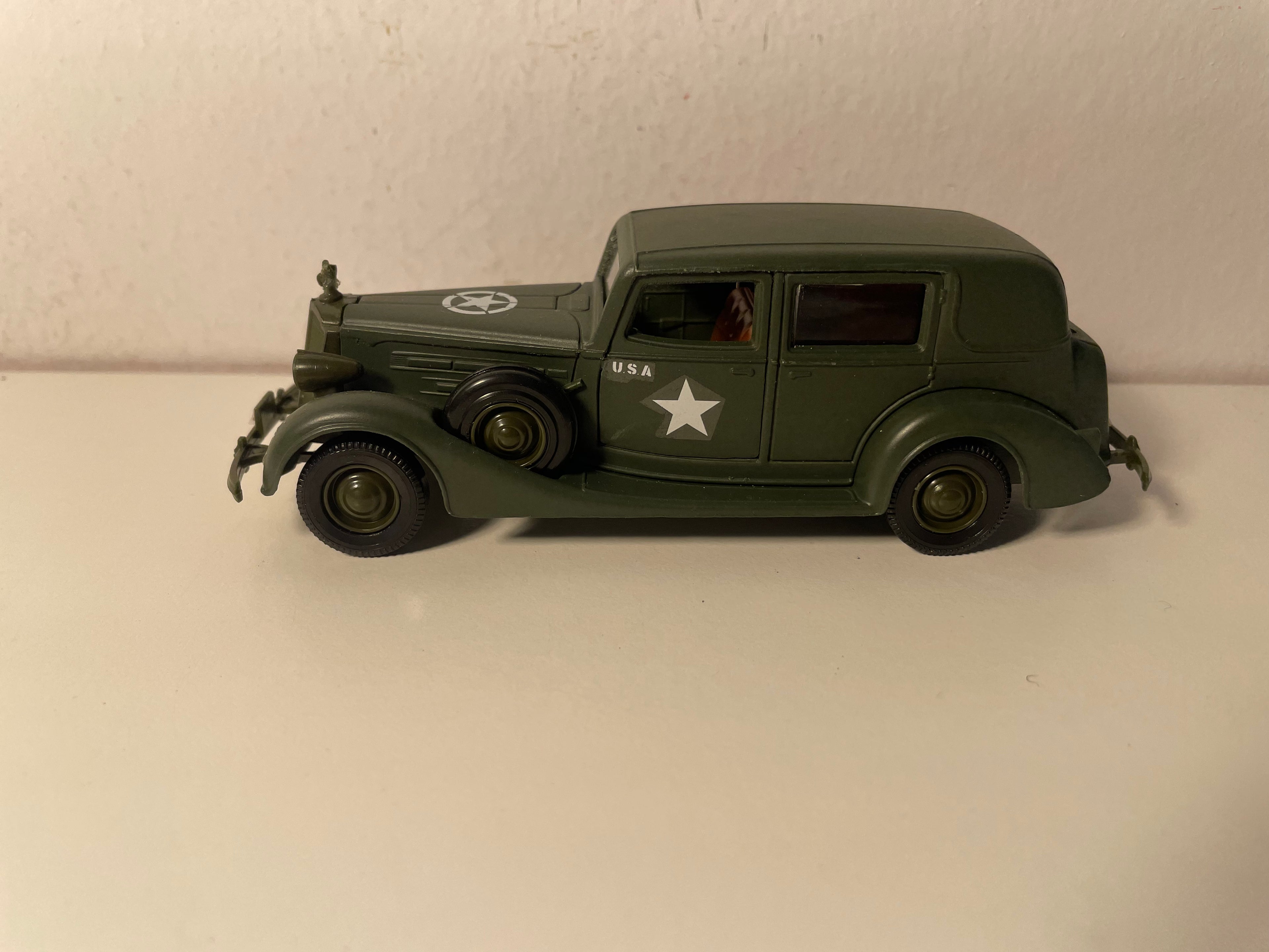 Voiture militaire Packard verte foncée de 1937 - Solido (fabrication française) - boite N°DR0200
