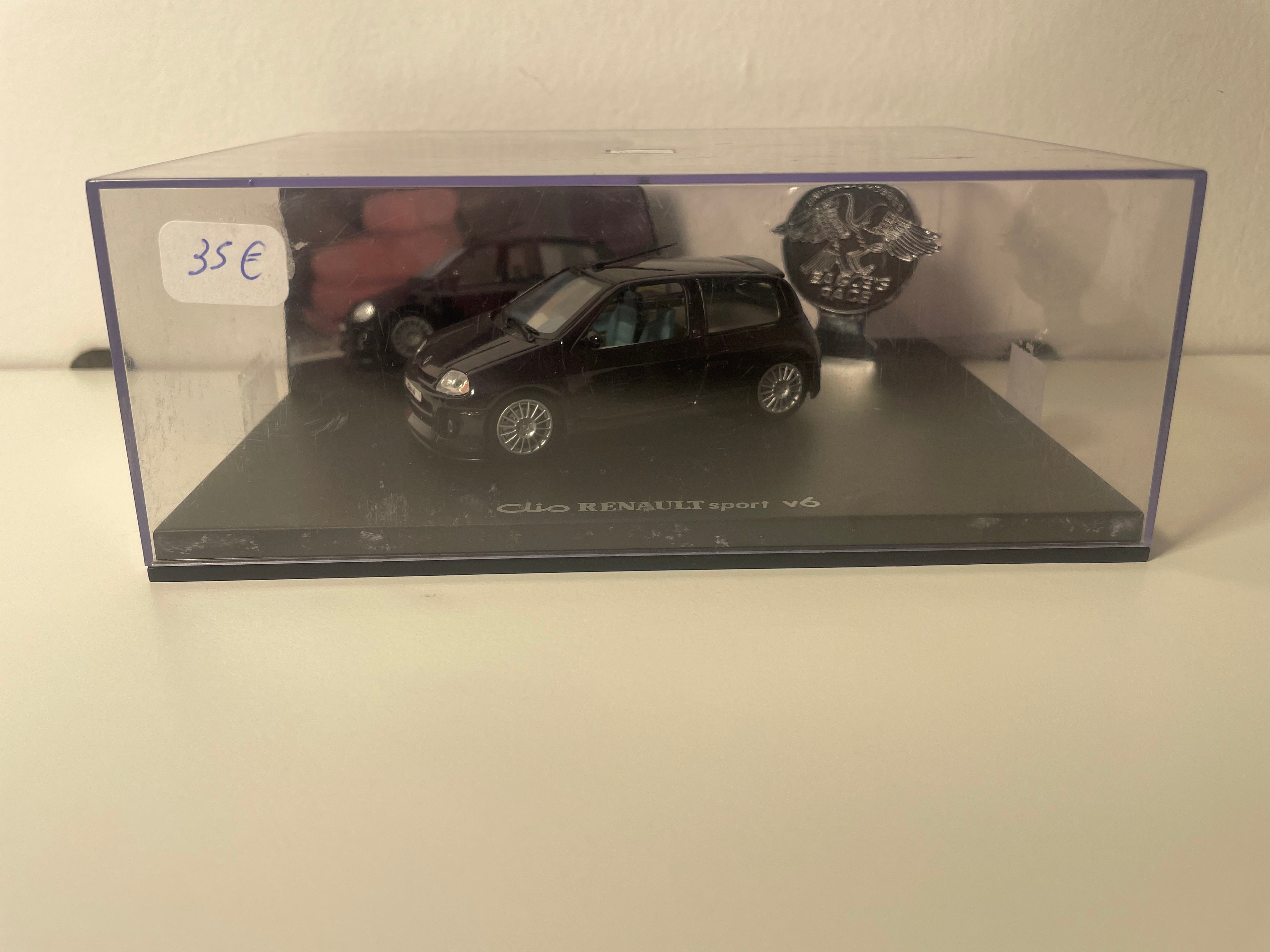 Renault Clio Sport V6 roxo muito escuro
