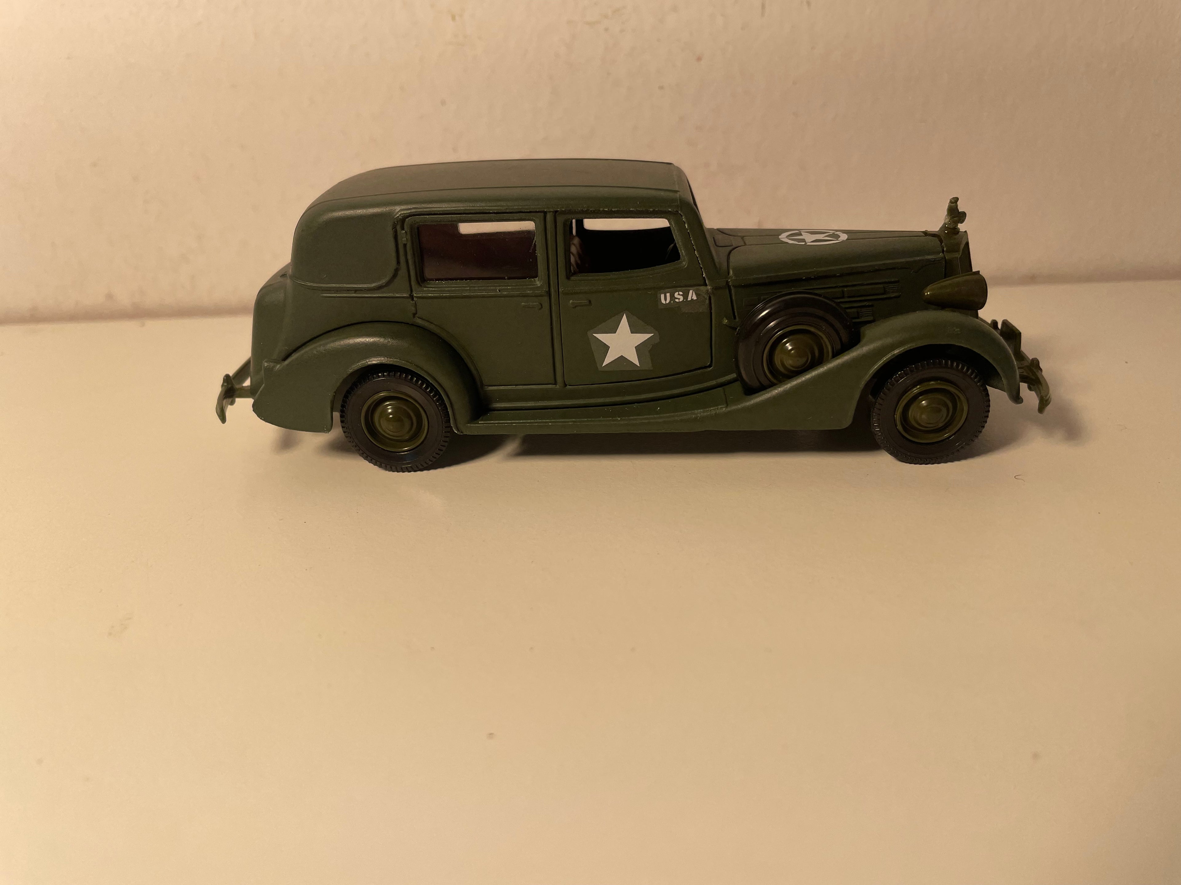 Voiture militaire Packard verte foncée de 1937 - Solido (fabrication française) - boite N°DR0200