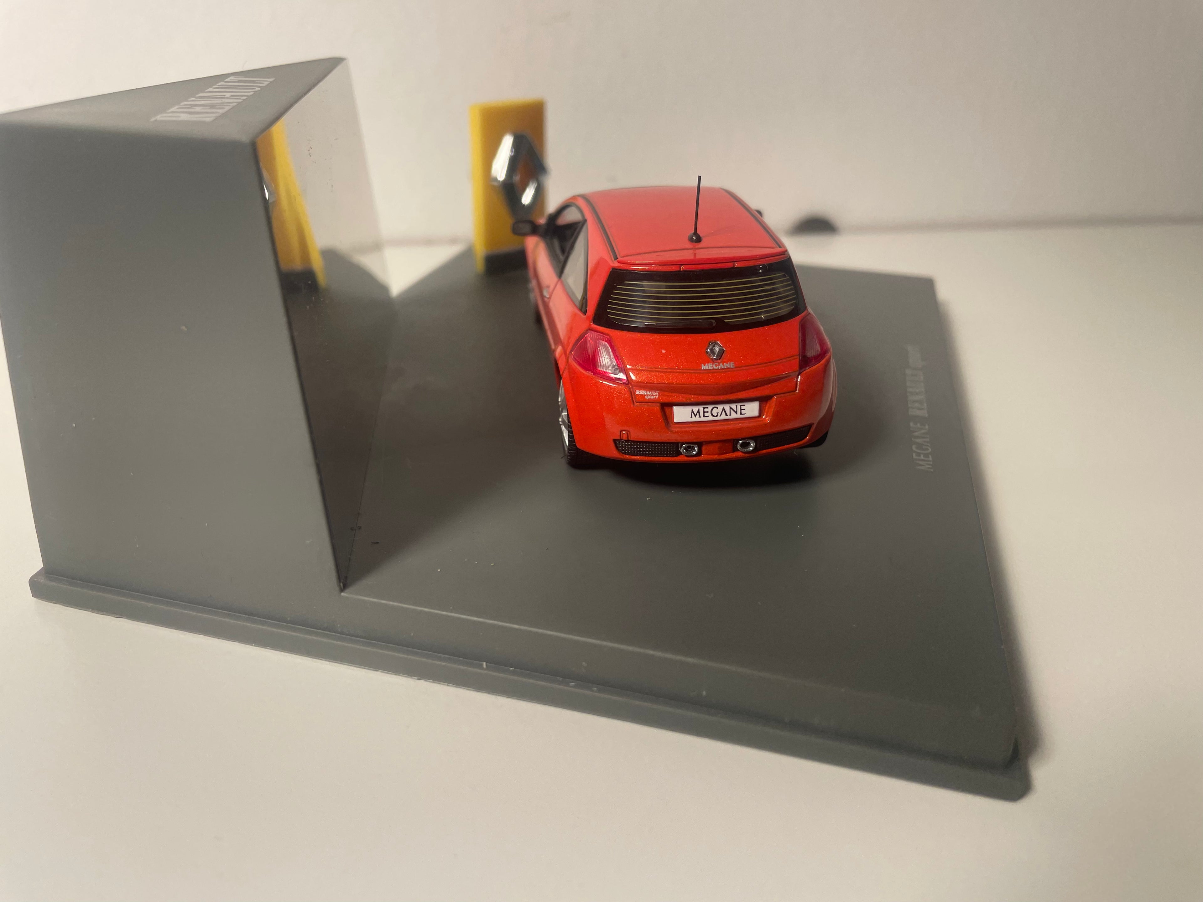 Renault Mégane Sport ciemnoczerwona (pudełko prostokątne) - Universal hobbies