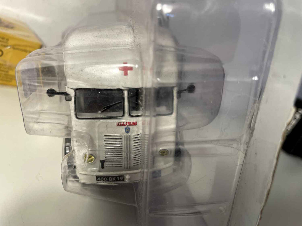 Camion Berliet GLA 5R blanc médecine du travail - services médicaux du travail (avec blister mais sans le carton)