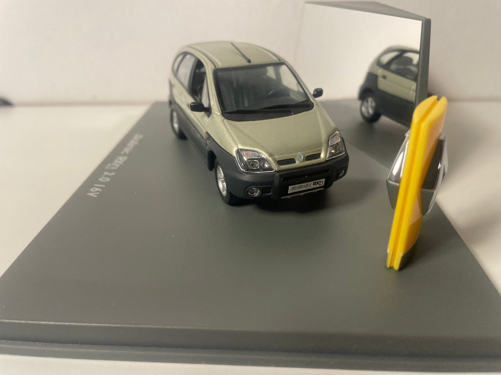 Renault Scénic RX4 2.0 16V zielony - Universal Hobbies (pudełko prostokątne)