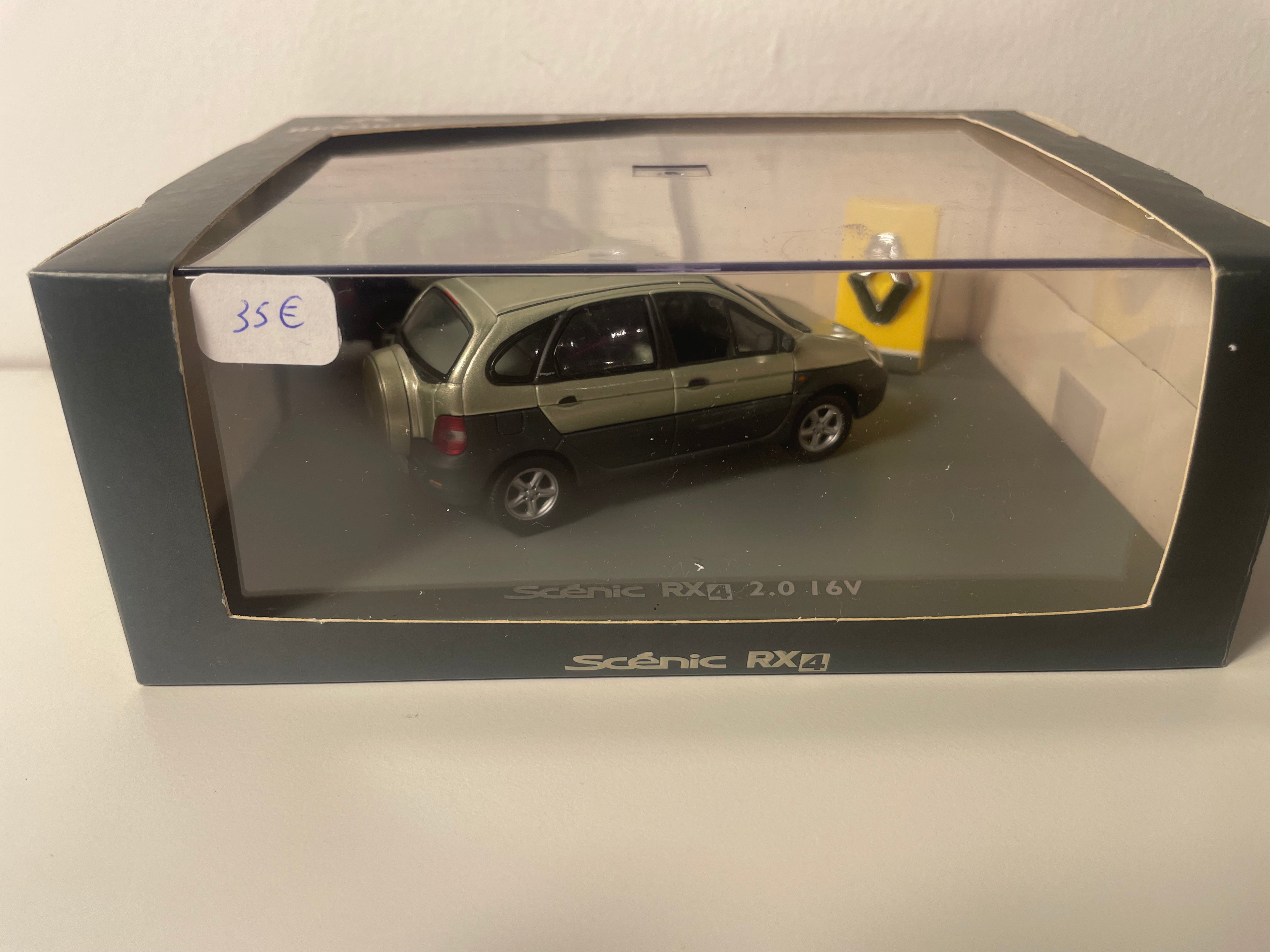 Renault Scénic RX4 2.0 16V zielony - Universal Hobbies (pudełko prostokątne)