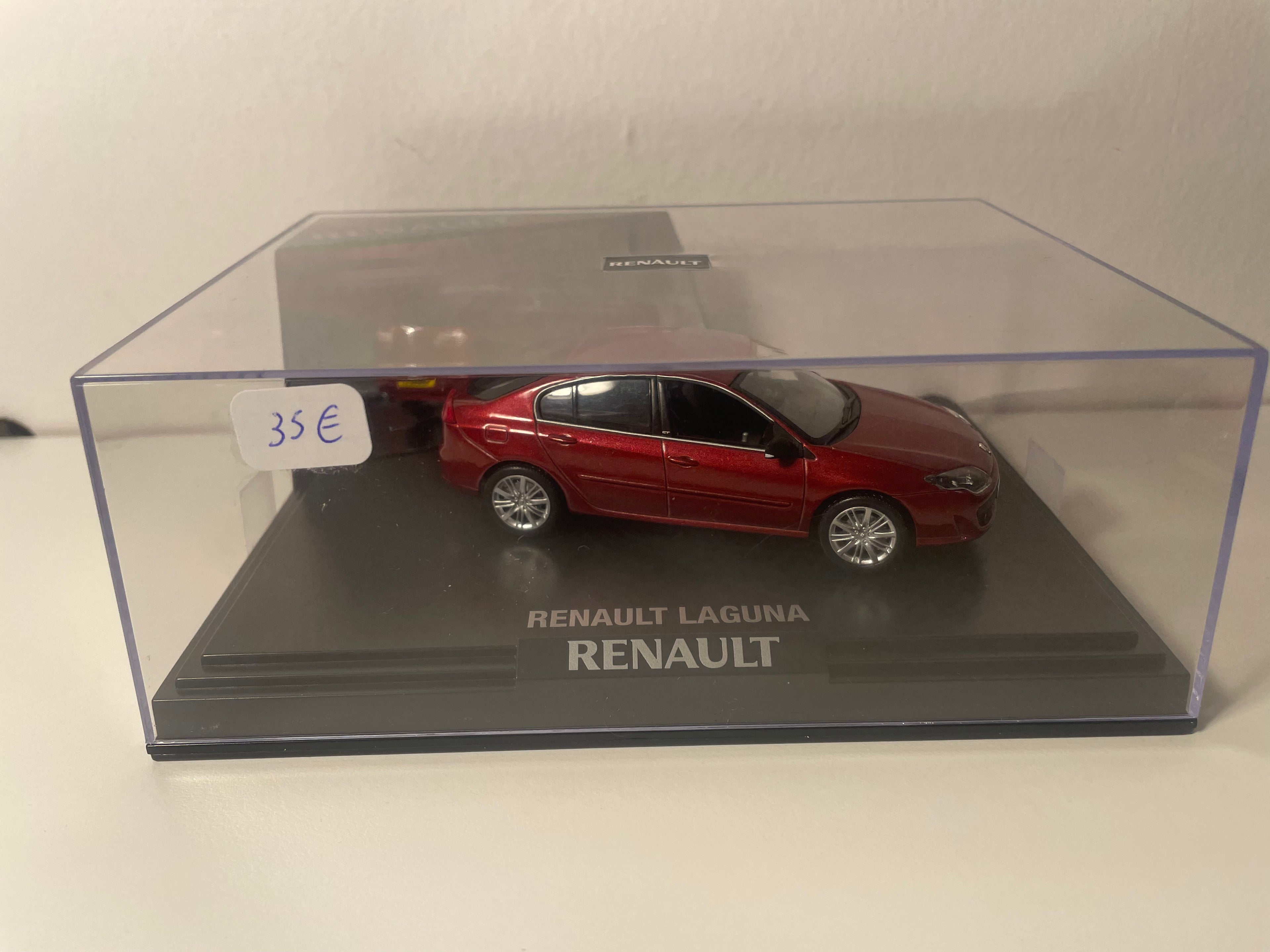 Renault Laguna rouge foncée - NOREV (coffret boite rectangle)