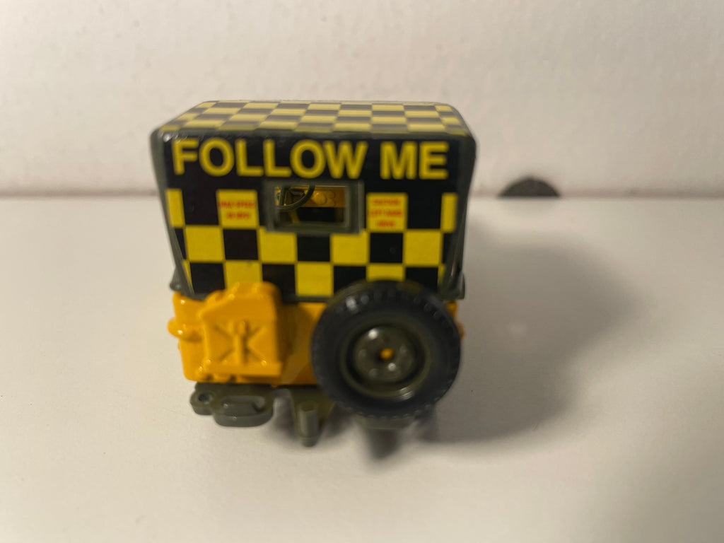 Jeep Willys militaire jaune avec damiers jaunes et noirs - Solido (fabrication ?) - boite N°TE0431
