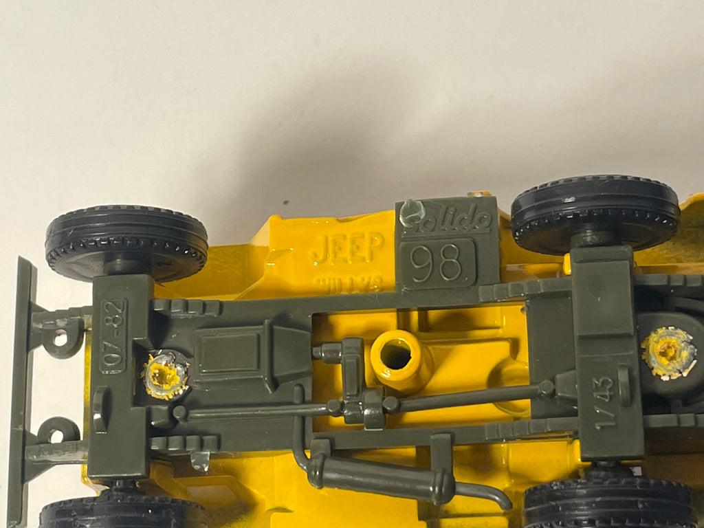 Jeep Willys militaire jaune avec damiers jaunes et noirs - Solido (fabrication ?) - boite N°TE0431