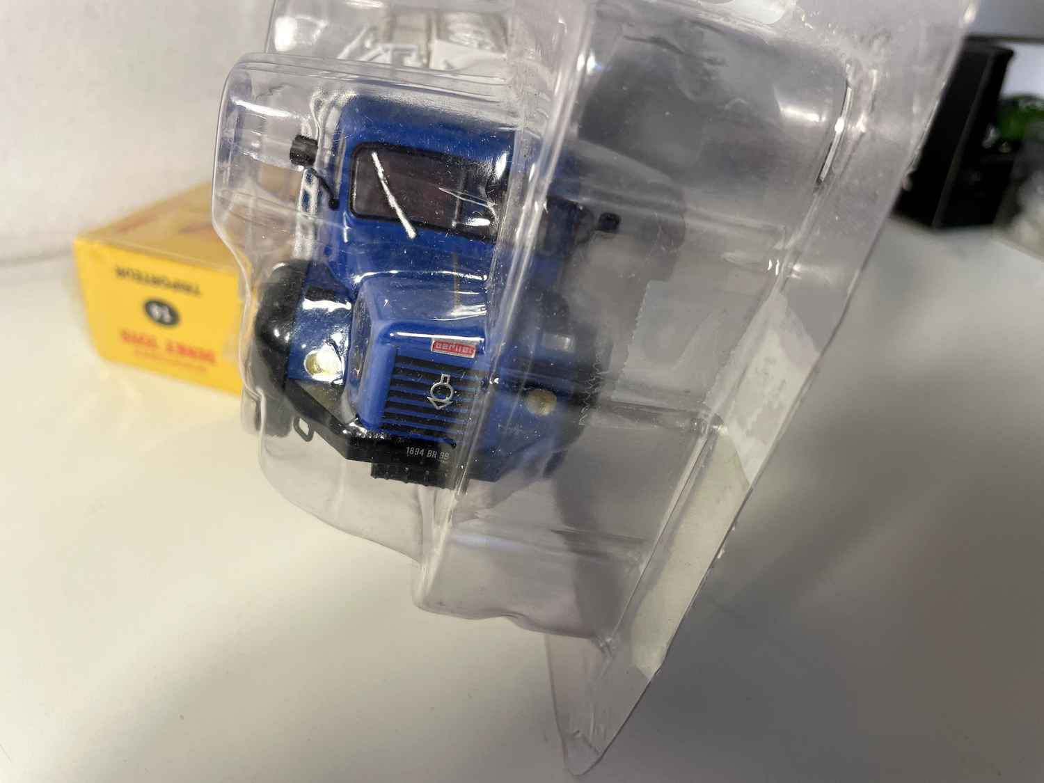 Cysterna ciężarowa Berliet GLR8 M2 cysterna olejów Berliet - kolekcja Hachette