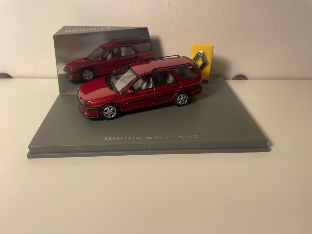 Renault Laguna Névada faza 2 ciemnoczerwony/bordowy - Universal Hobbies (pudełko prostokątne)