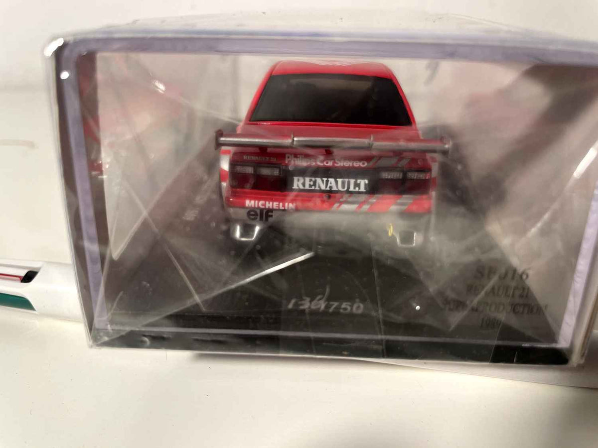 Renault 21 Superproduction czerwony numer 31 z 1989 roku (SPARK)
