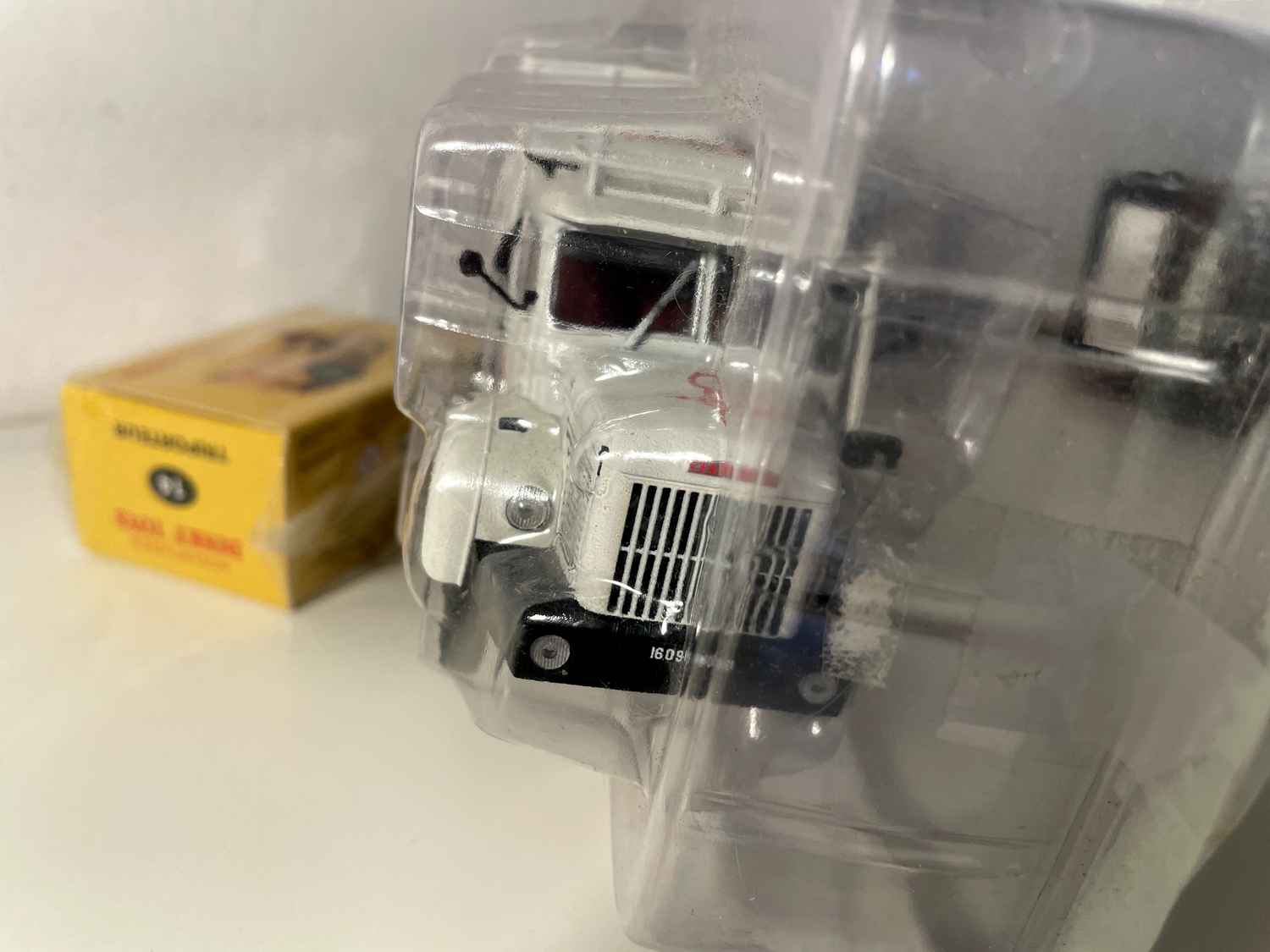 Chłodnia Berliet GBC 8 M biała ISO-FRIGO - Edycja Hachette Collections / producent miniaturek: IXO