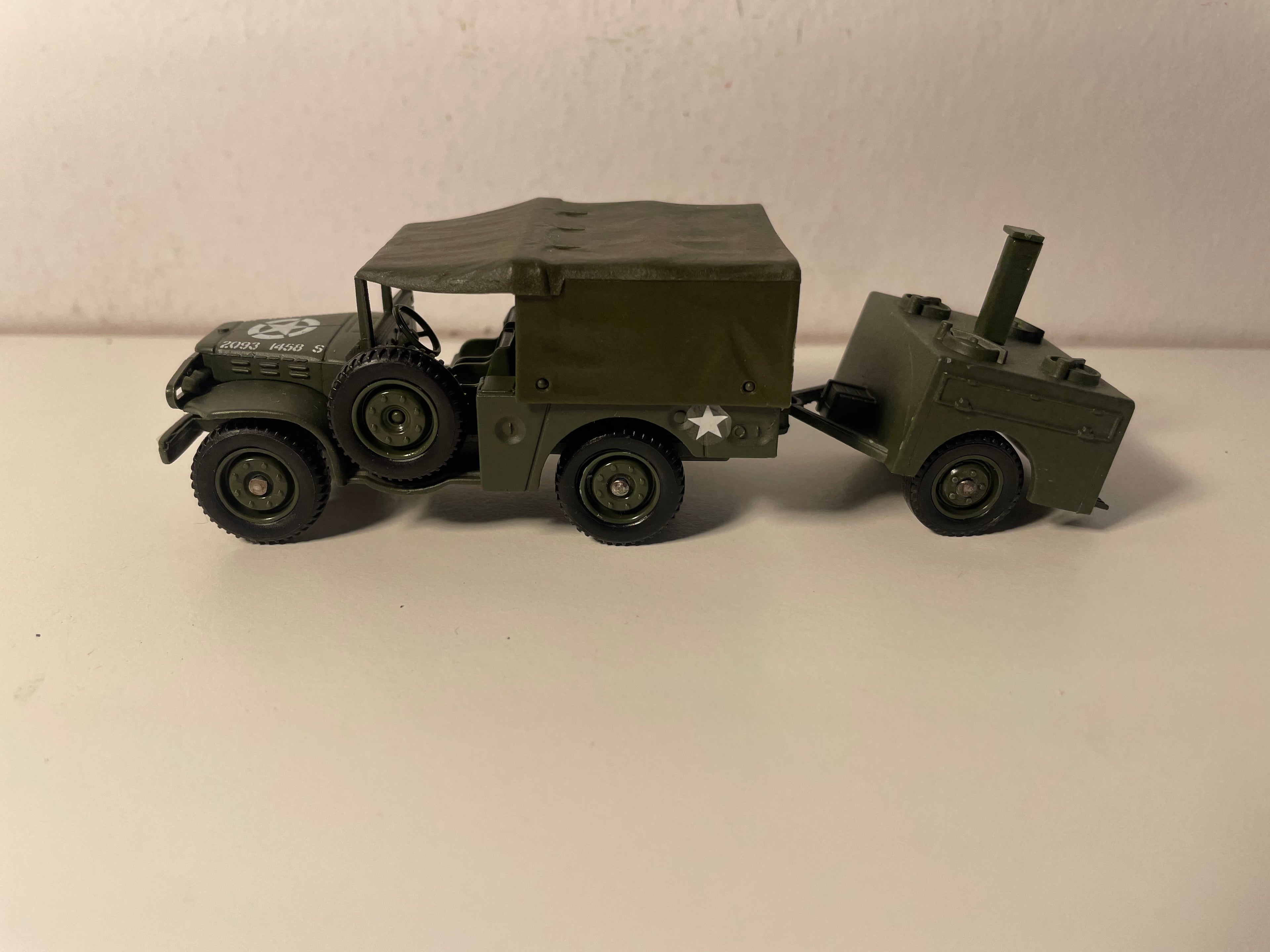 Dodge 4x4 Militär mit Feldküche - Solido (Hergestellt in Frankreich) - Box Nr. AY0715