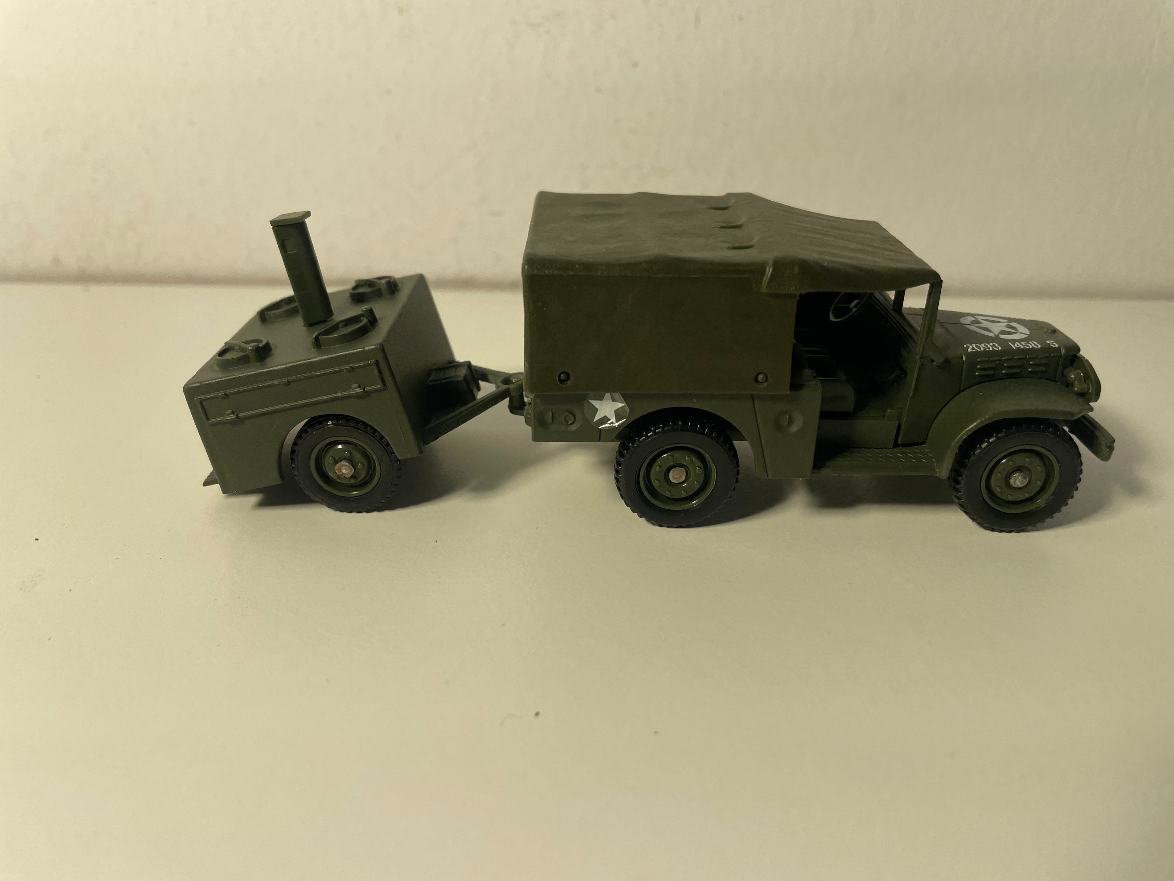 Dodge 4x4 Militär mit Feldküche - Solido (Hergestellt in Frankreich) - Box Nr. AY0715