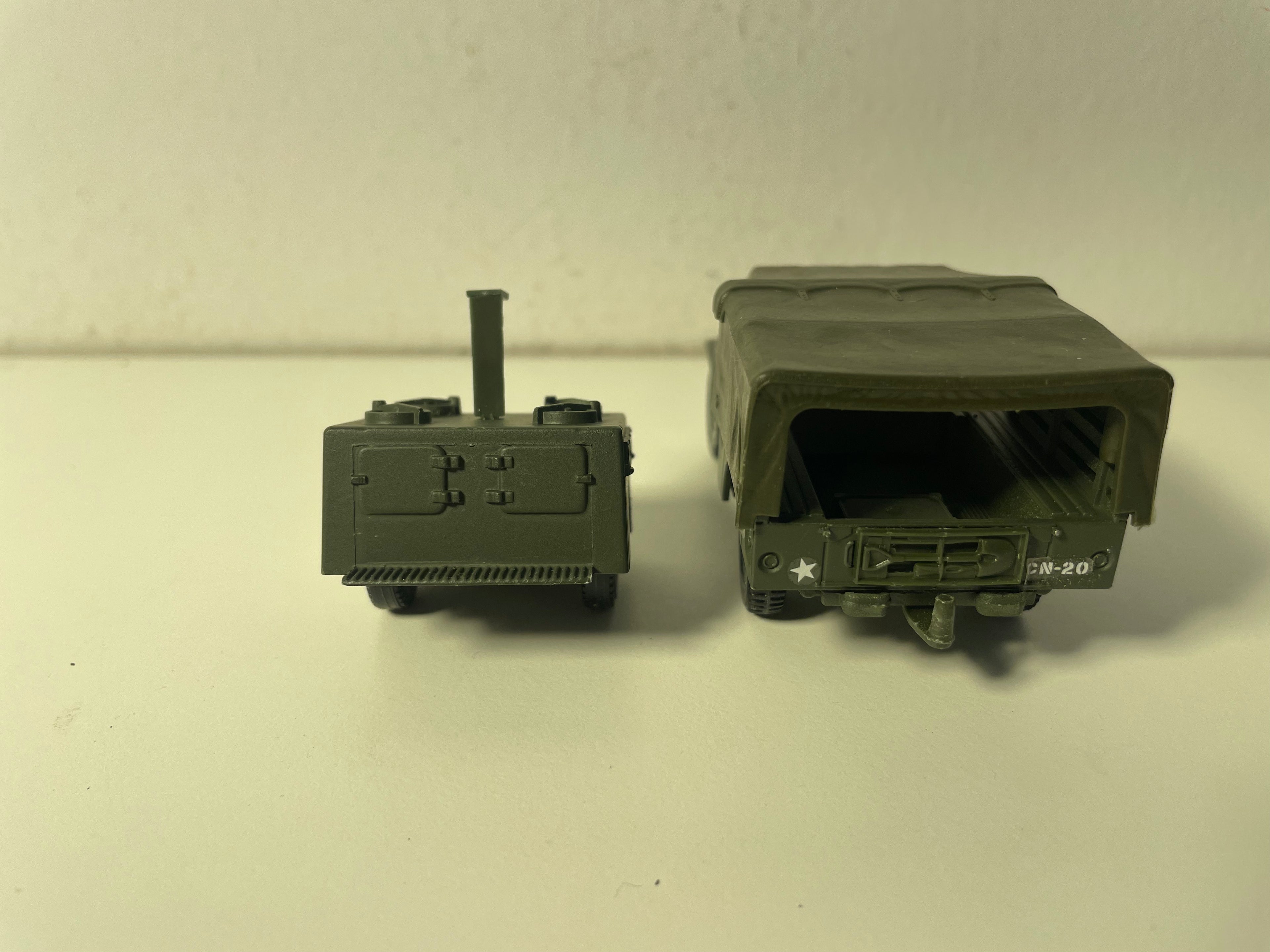 Dodge 4x4 Militär mit Feldküche - Solido (Hergestellt in Frankreich) - Box Nr. AY0715