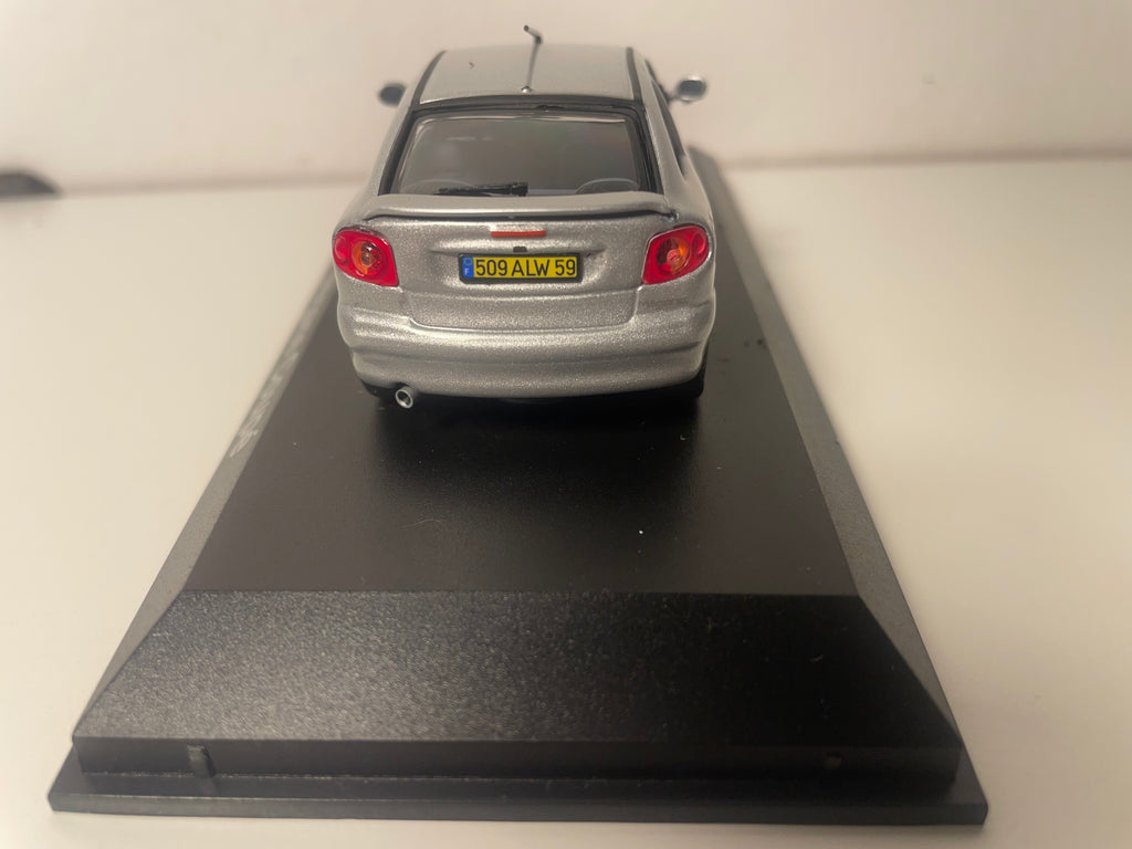 Renault Mégane coupé grise de 2001 - NOREV