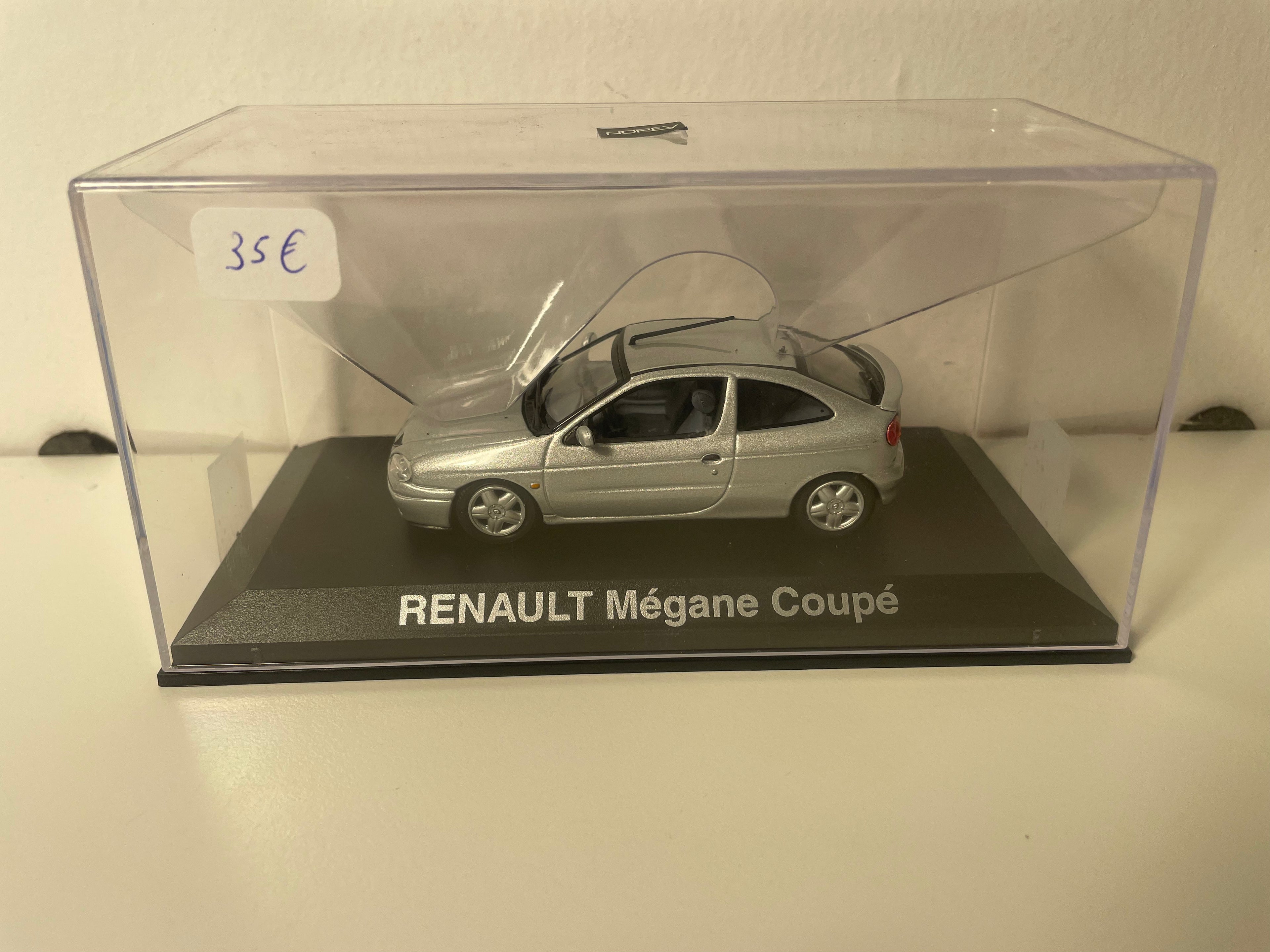 Renault Mégane coupé grise de 2001 - NOREV
