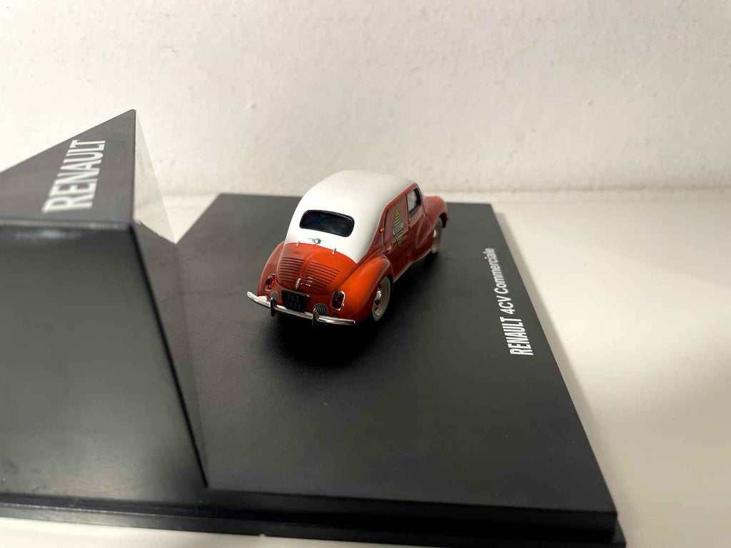 Renault 4 CV commerciale orange et toit blanc avec le logo Renault (coffret boite rectangle)