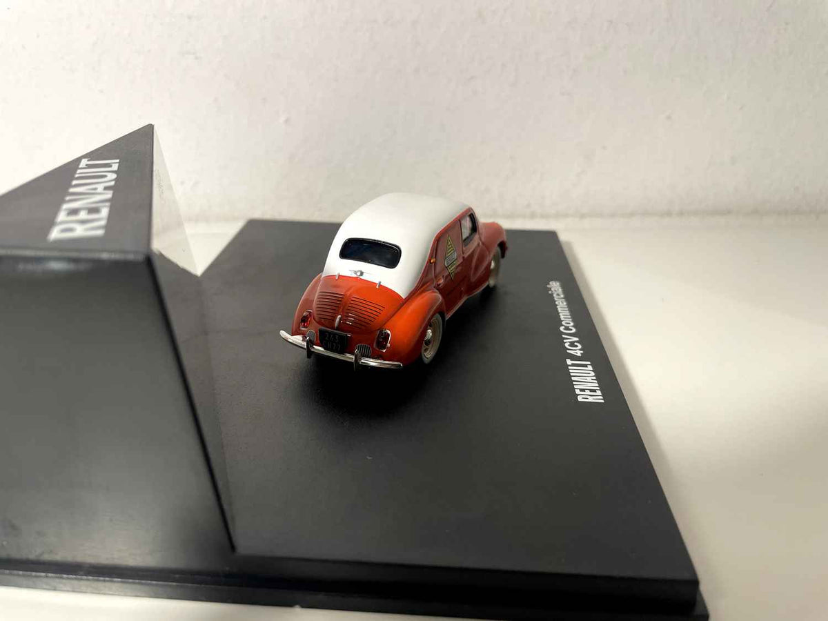 Renault 4 CV kommerziell orange a wäisst Daach mam Renault Logo (rechteckeg Këscht)