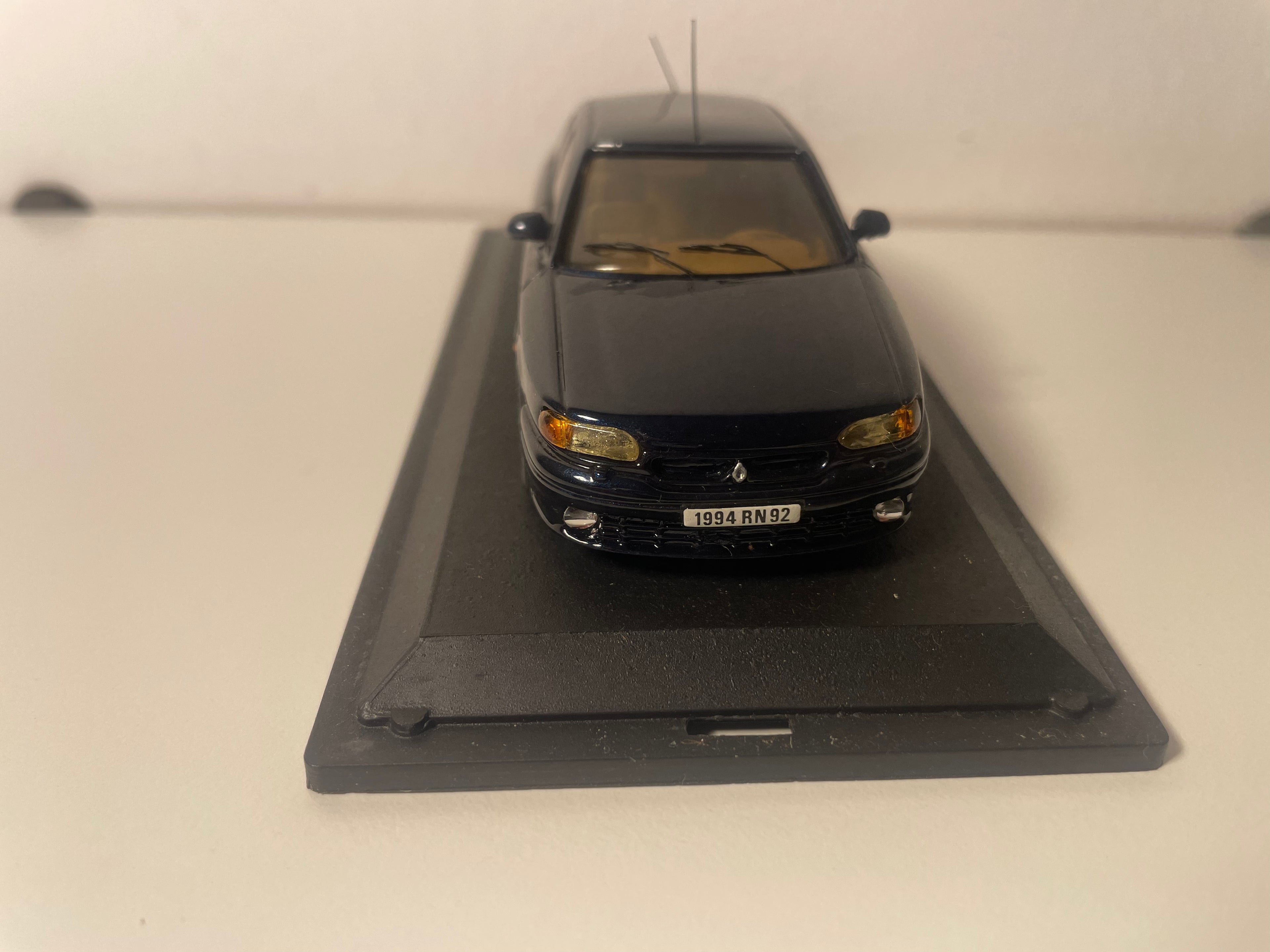 Renault Safrane Baccara Bi-Turbo Azul Escuro de 1993 - Coleção Minia-cars 43