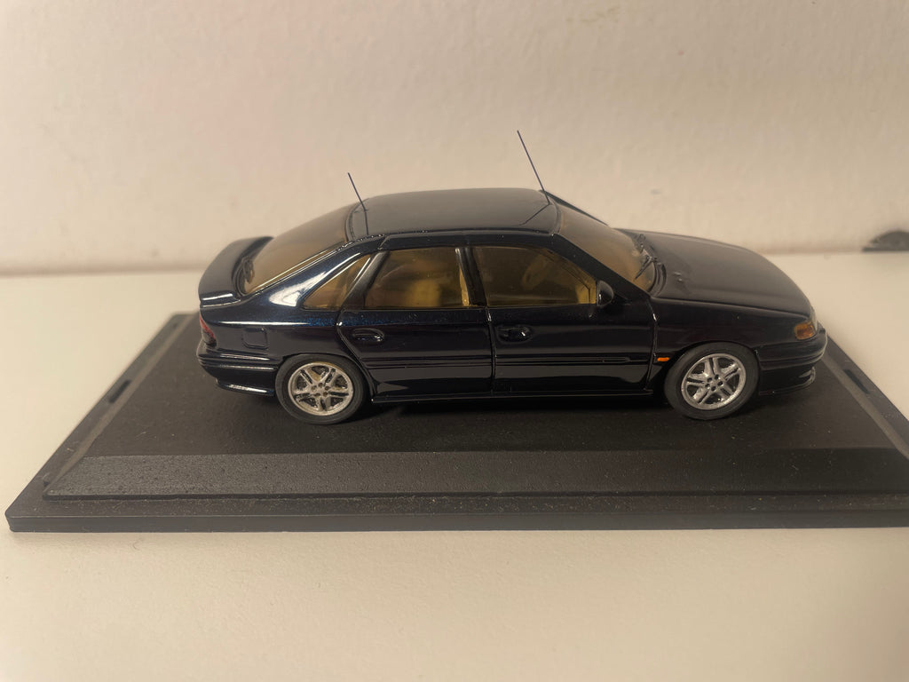 Renault Safrane Baccara Bi-Turbo Azul Escuro de 1993 - Coleção Minia-cars 43