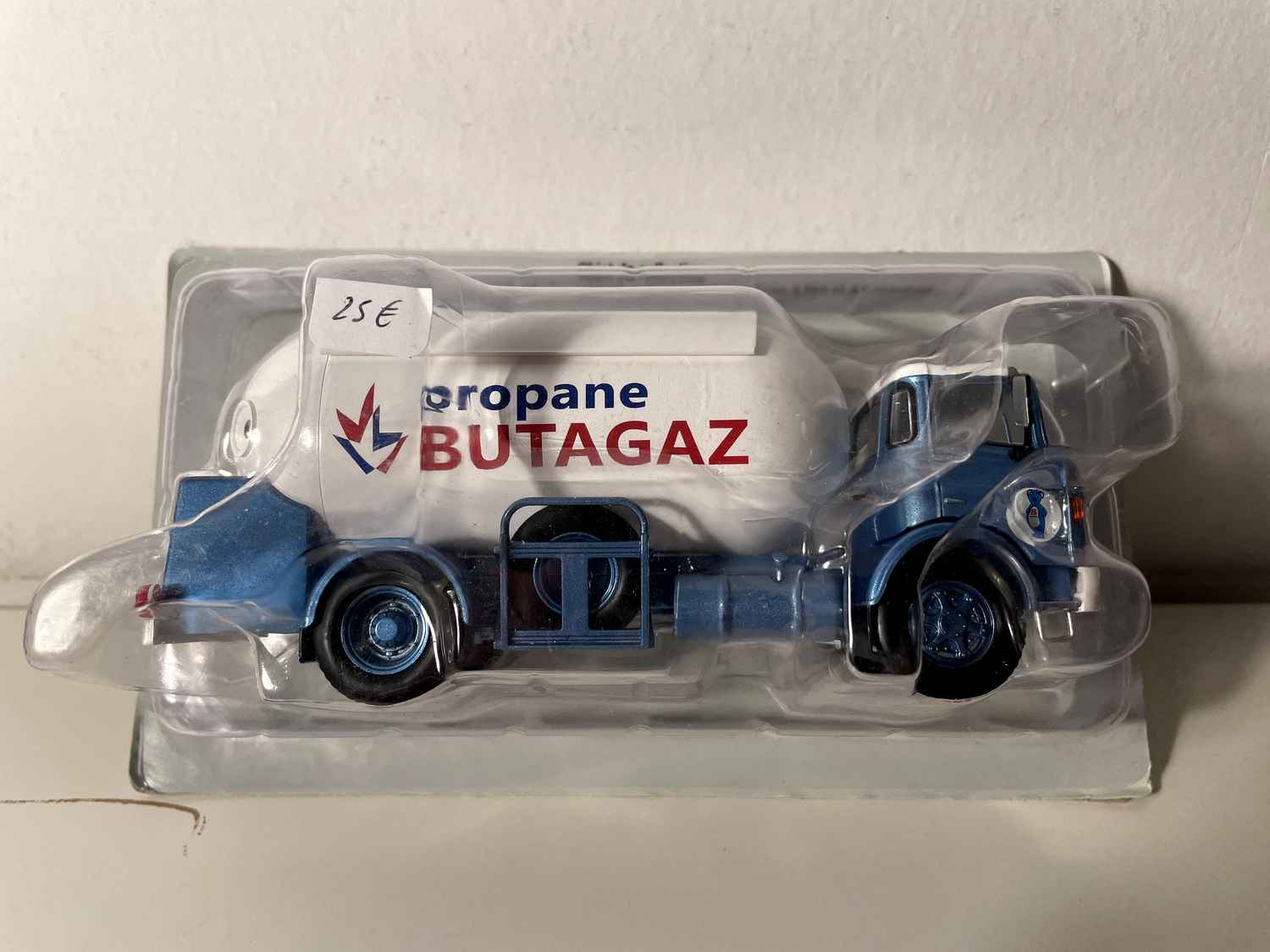 Camion citerne Berliet GCK 160 B blanc - Propane - Butagaz - Collection Hachette
