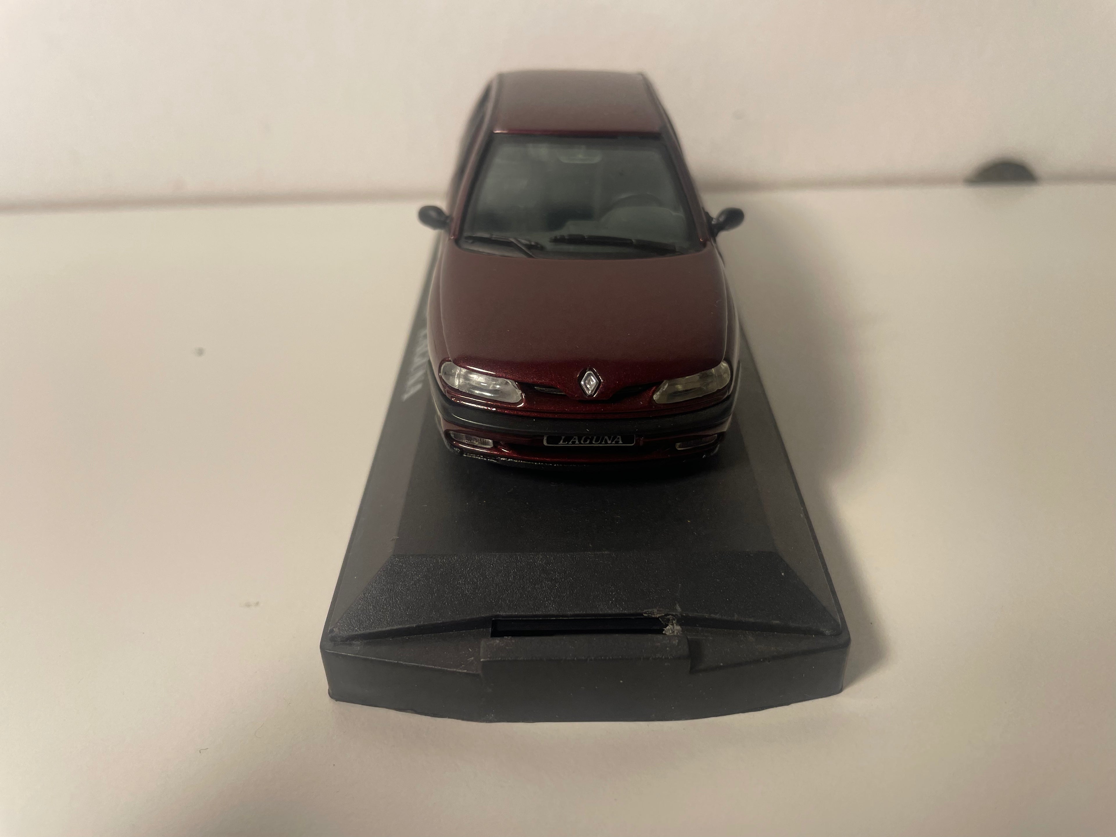 Renault Laguna bordeaux - VITESSE
